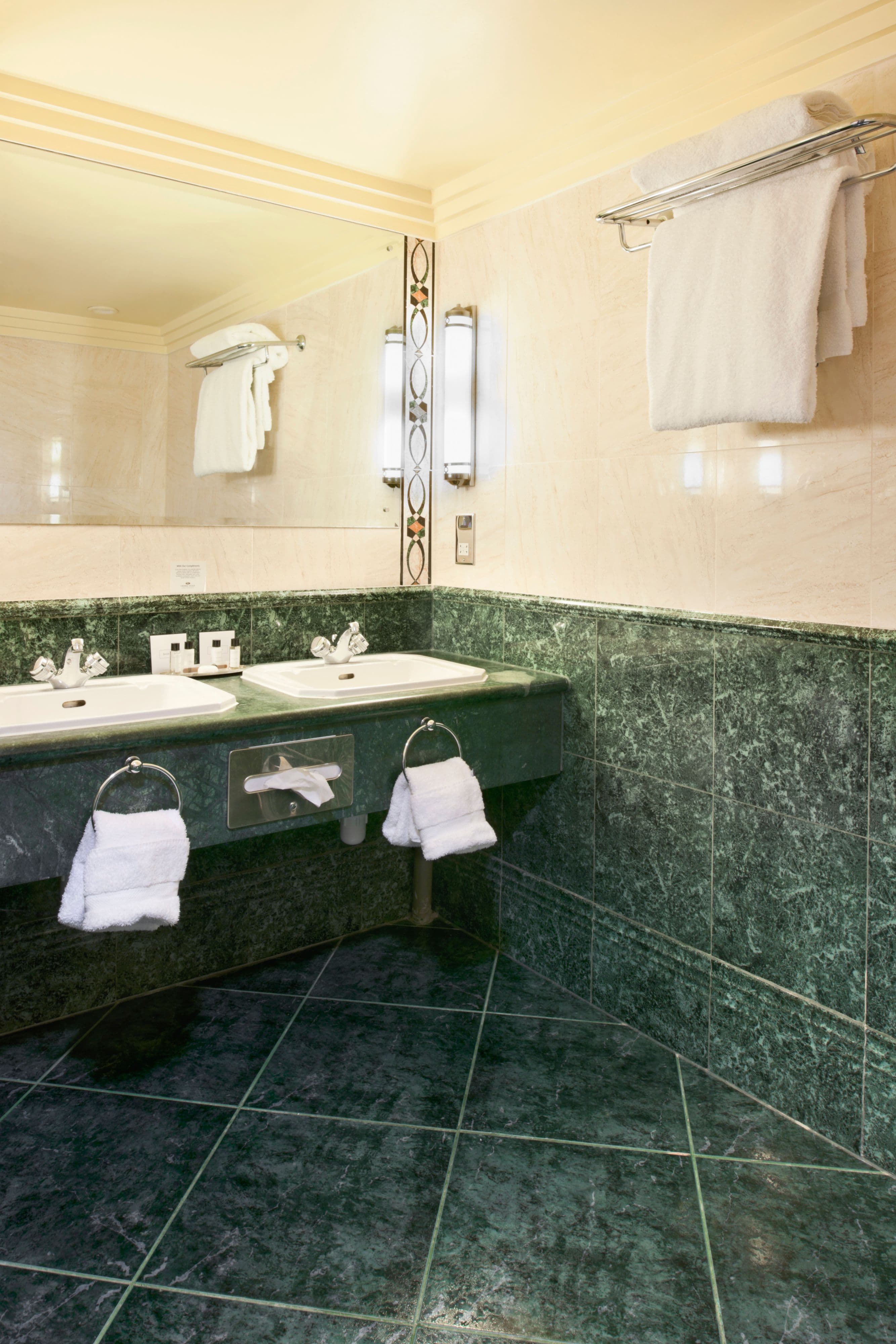 Crowne Plaza Liverpool John Lennon Airport - Image 4