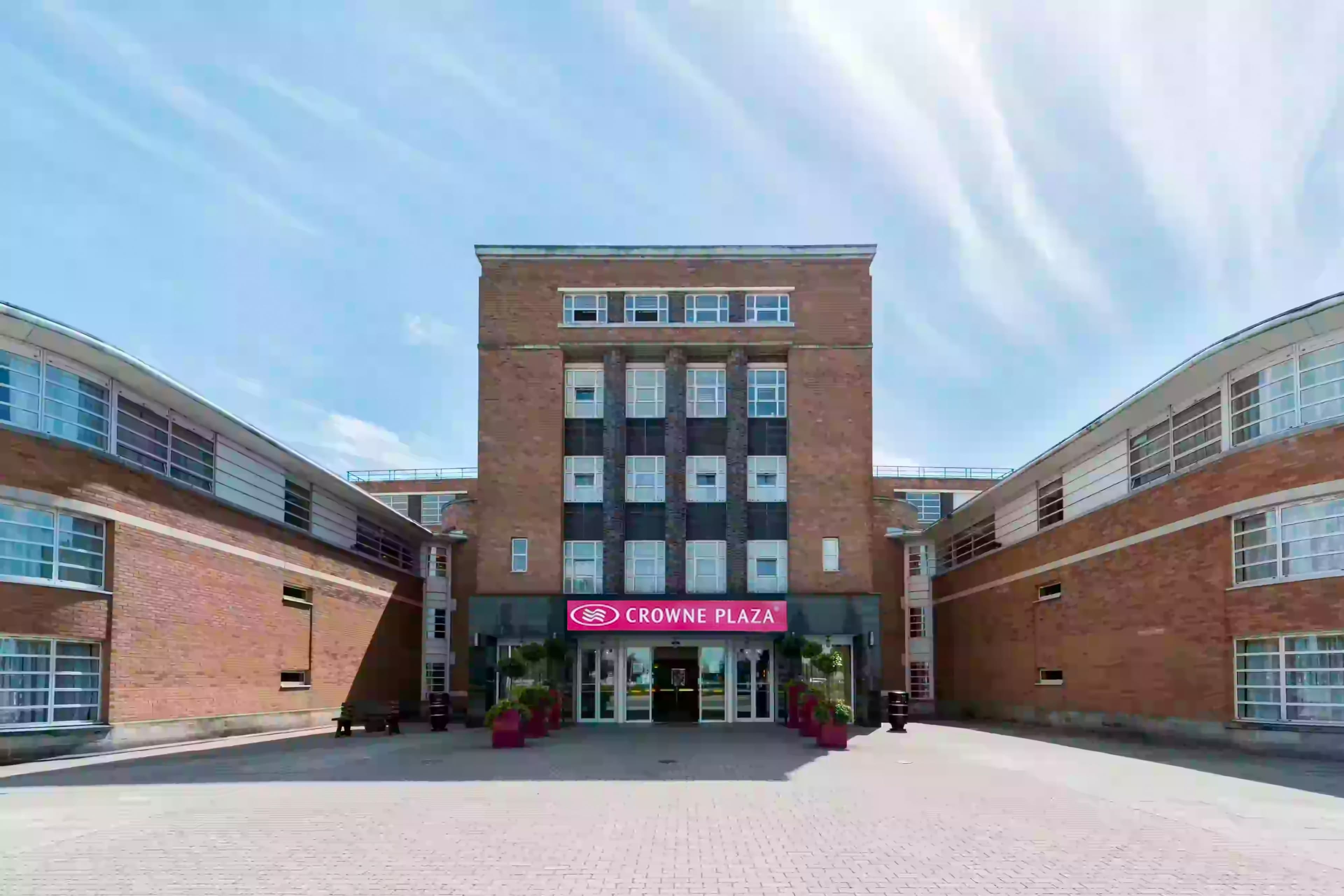 Crowne Plaza Liverpool John Lennon Airport - Image 1