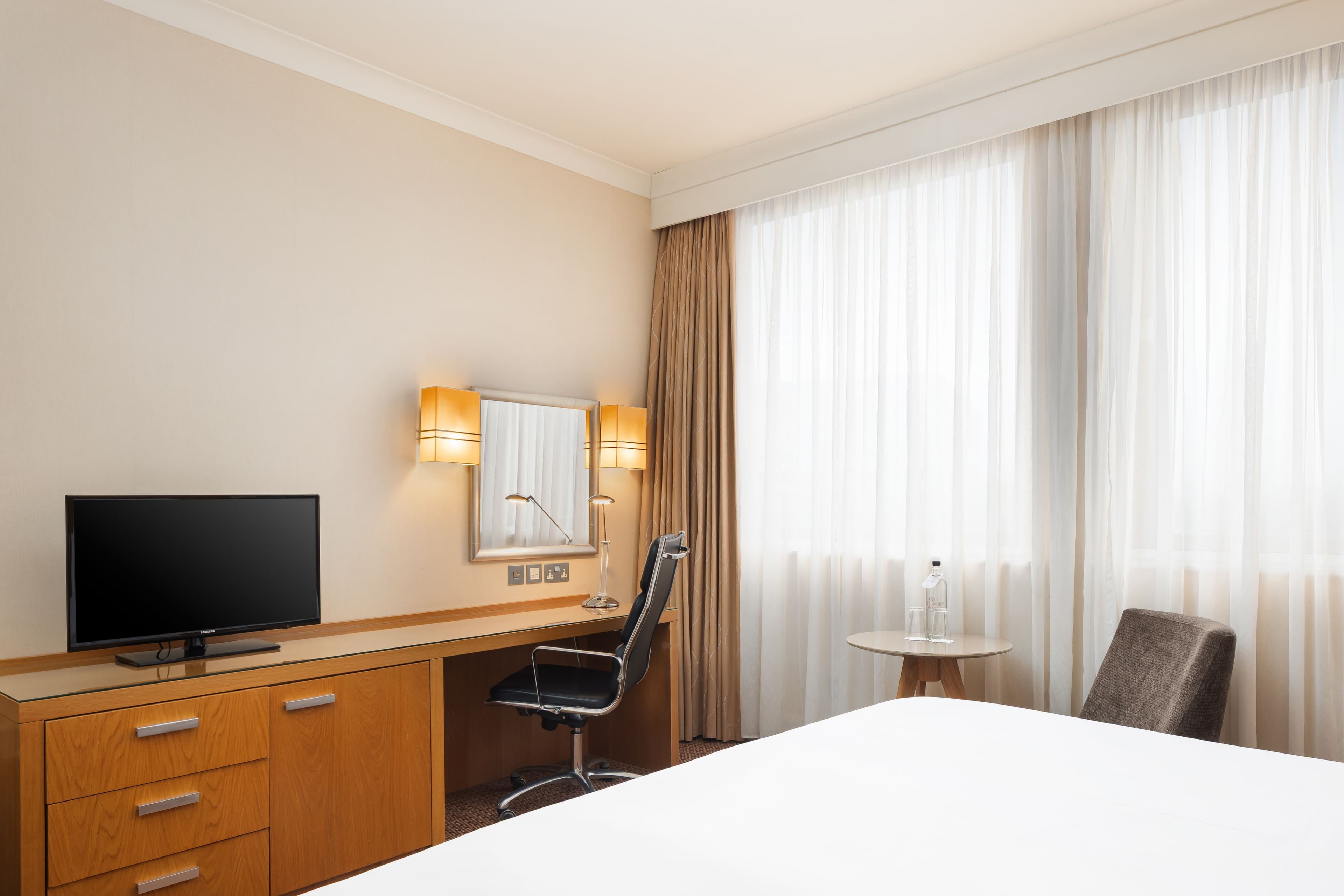 Crowne Plaza London - Ealing - Image 4