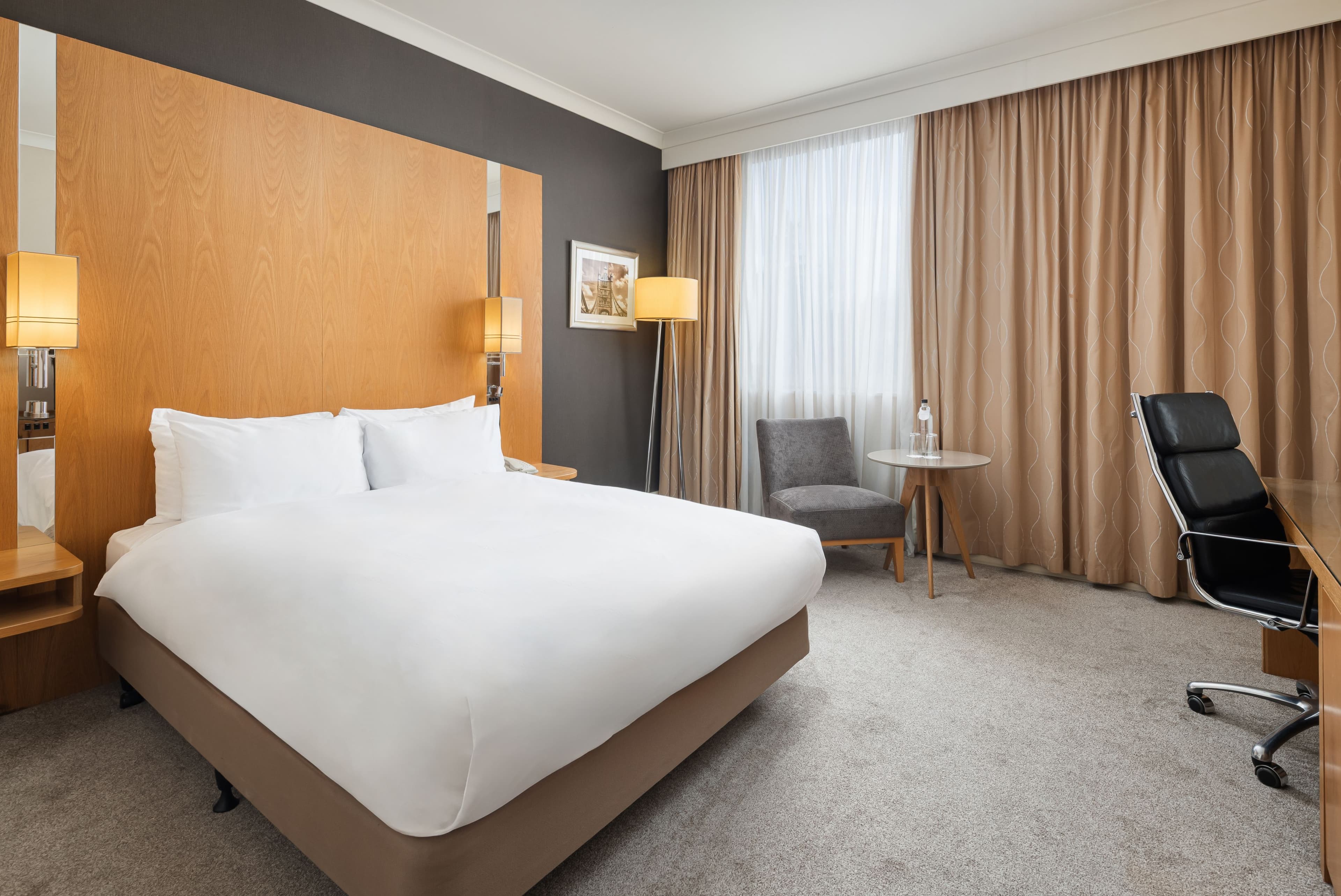 Crowne Plaza London - Ealing - Image 2