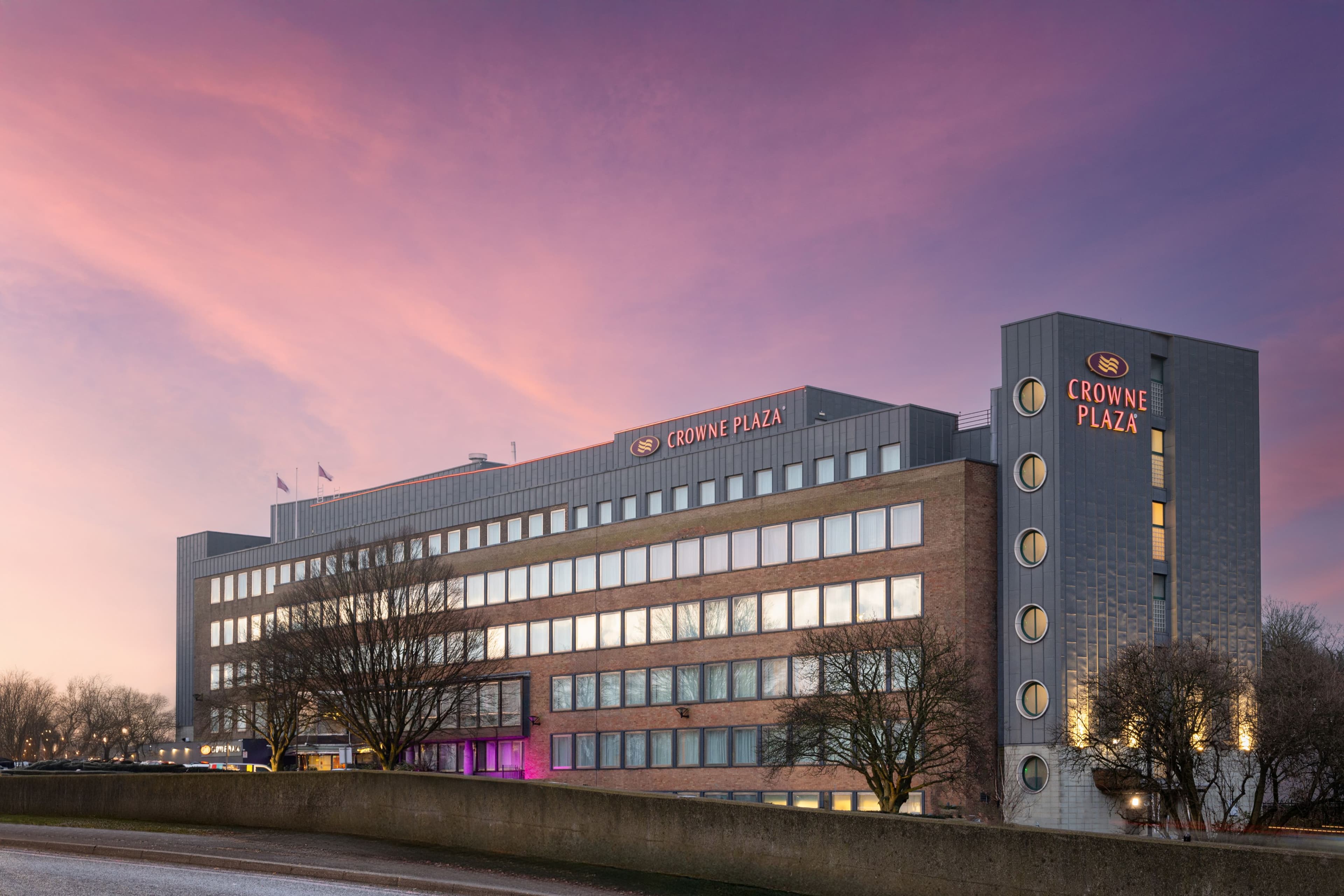 Crowne Plaza London - Ealing - Image 1