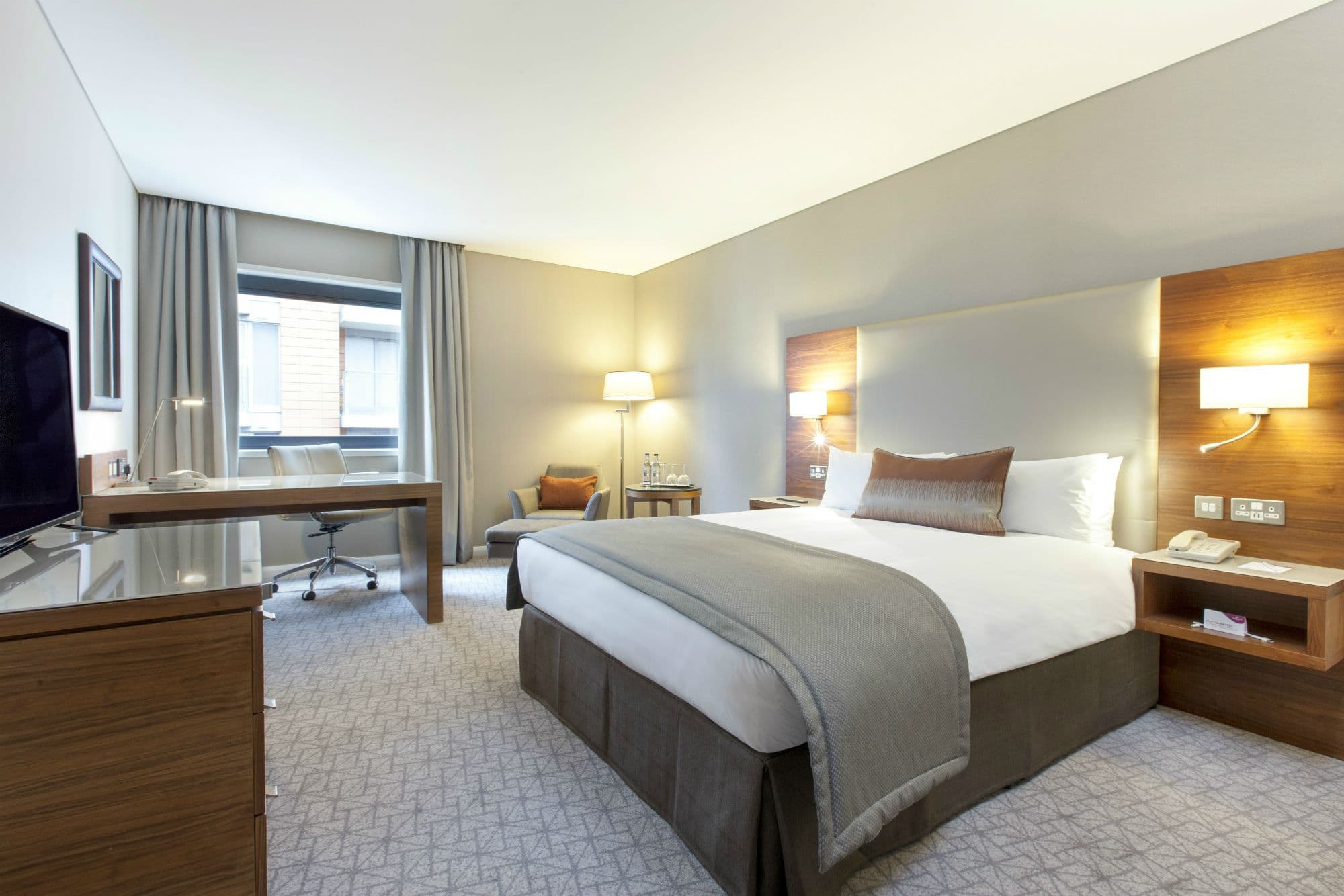 Crowne Plaza London Docklands - Image 2