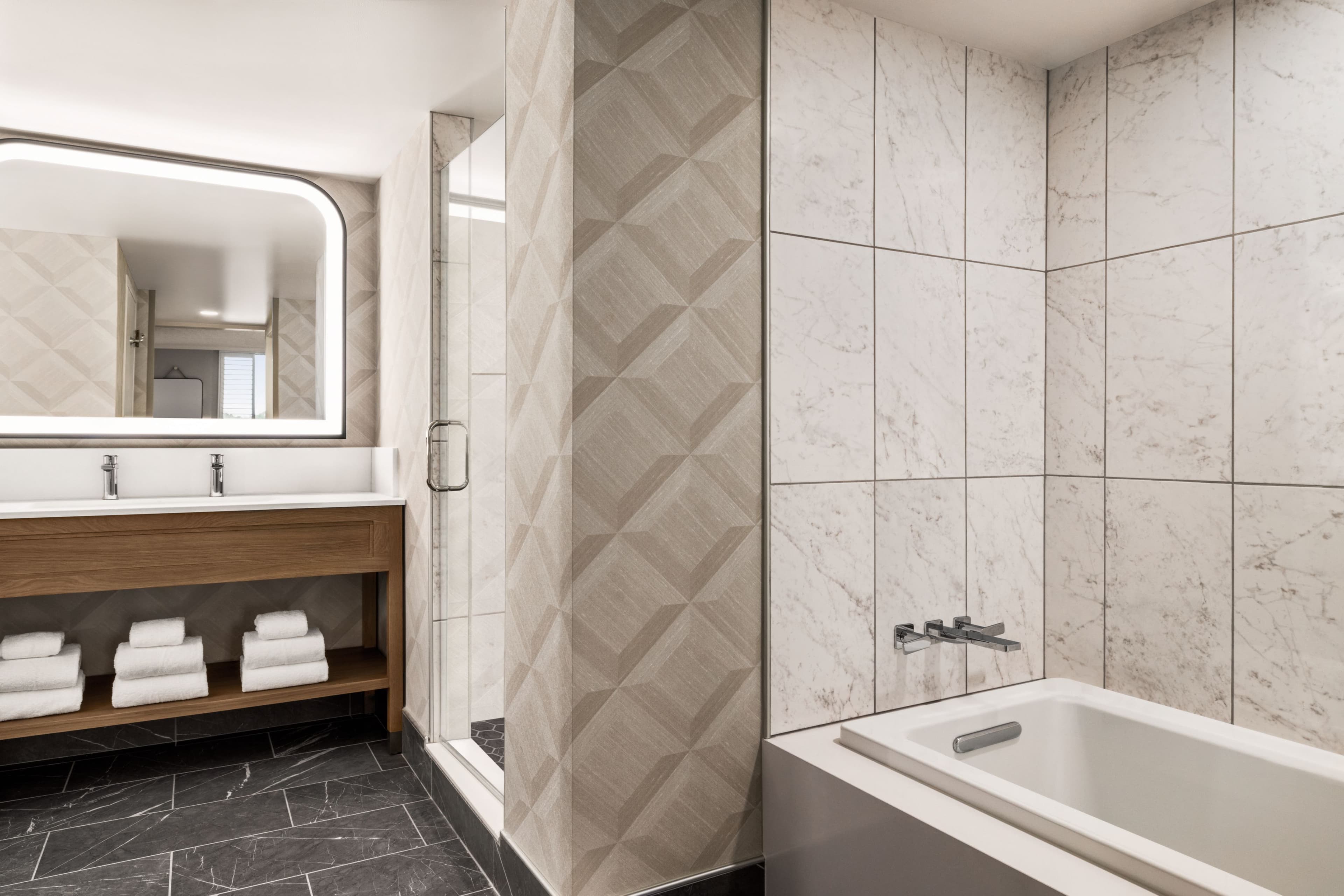 Crowne Plaza Louisville Airport Expo Ctr — 85