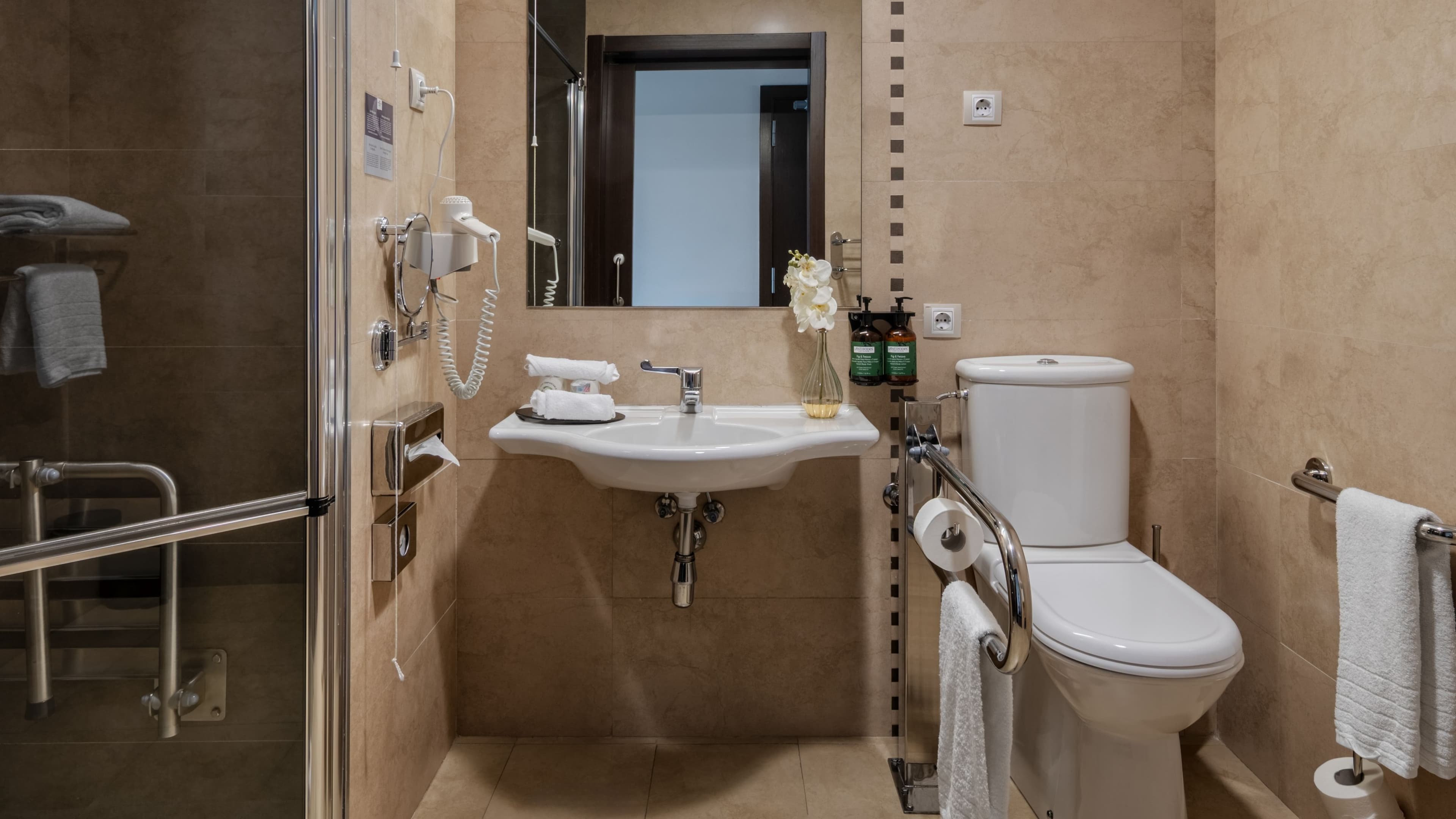 Crowne Plaza Madrid Airport — 37