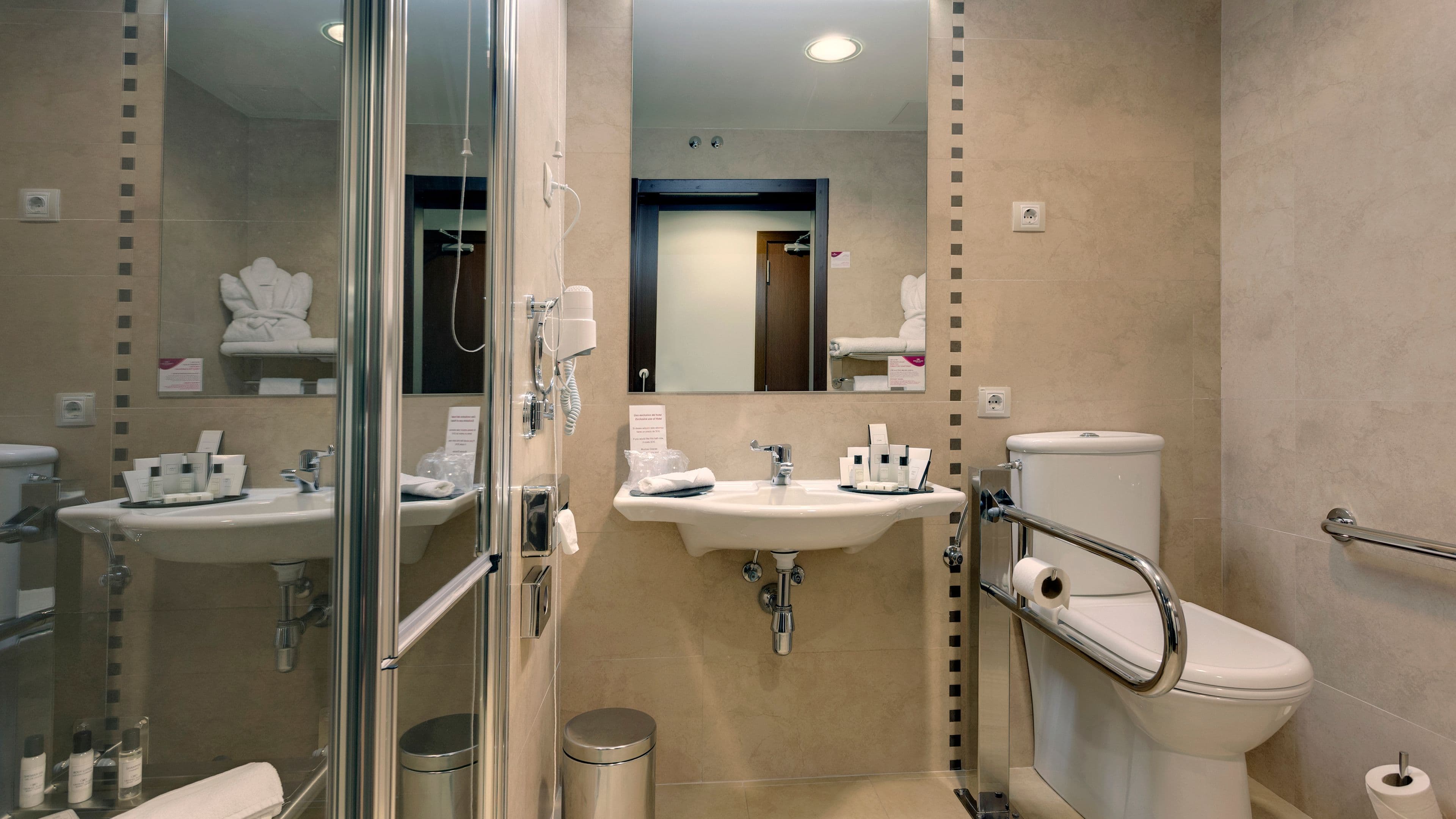 Crowne Plaza Madrid Airport — 36