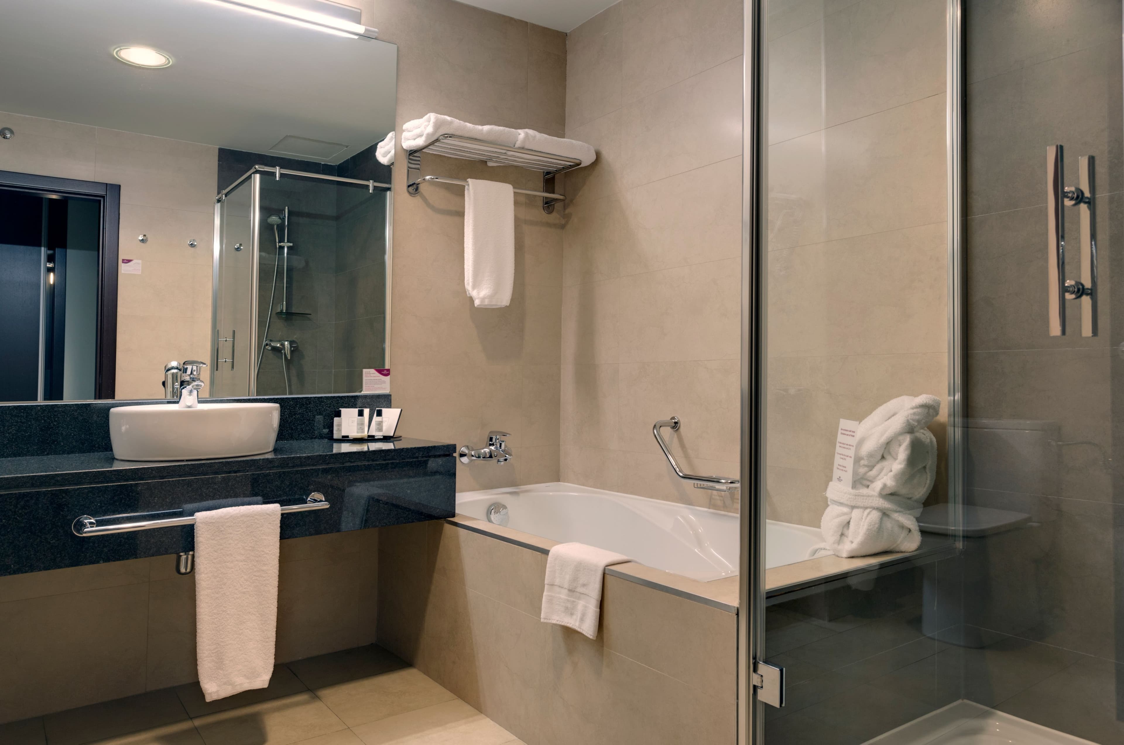 Crowne Plaza Madrid Airport - Image 4