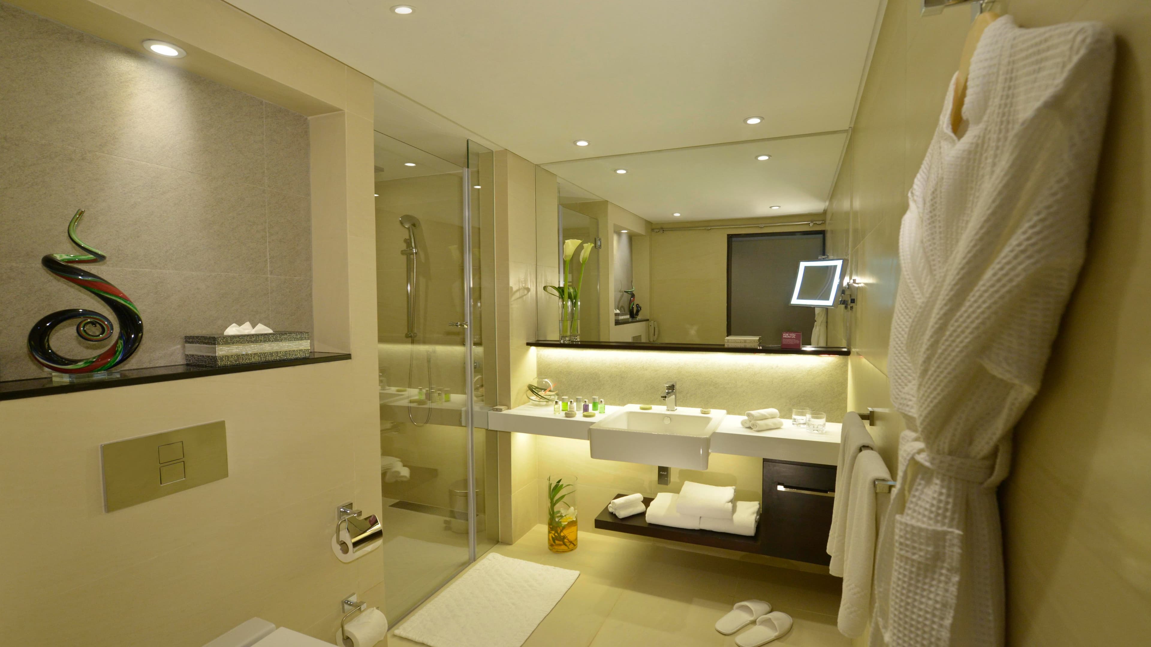 Crowne Plaza Manama (Bahrain) - Image 4