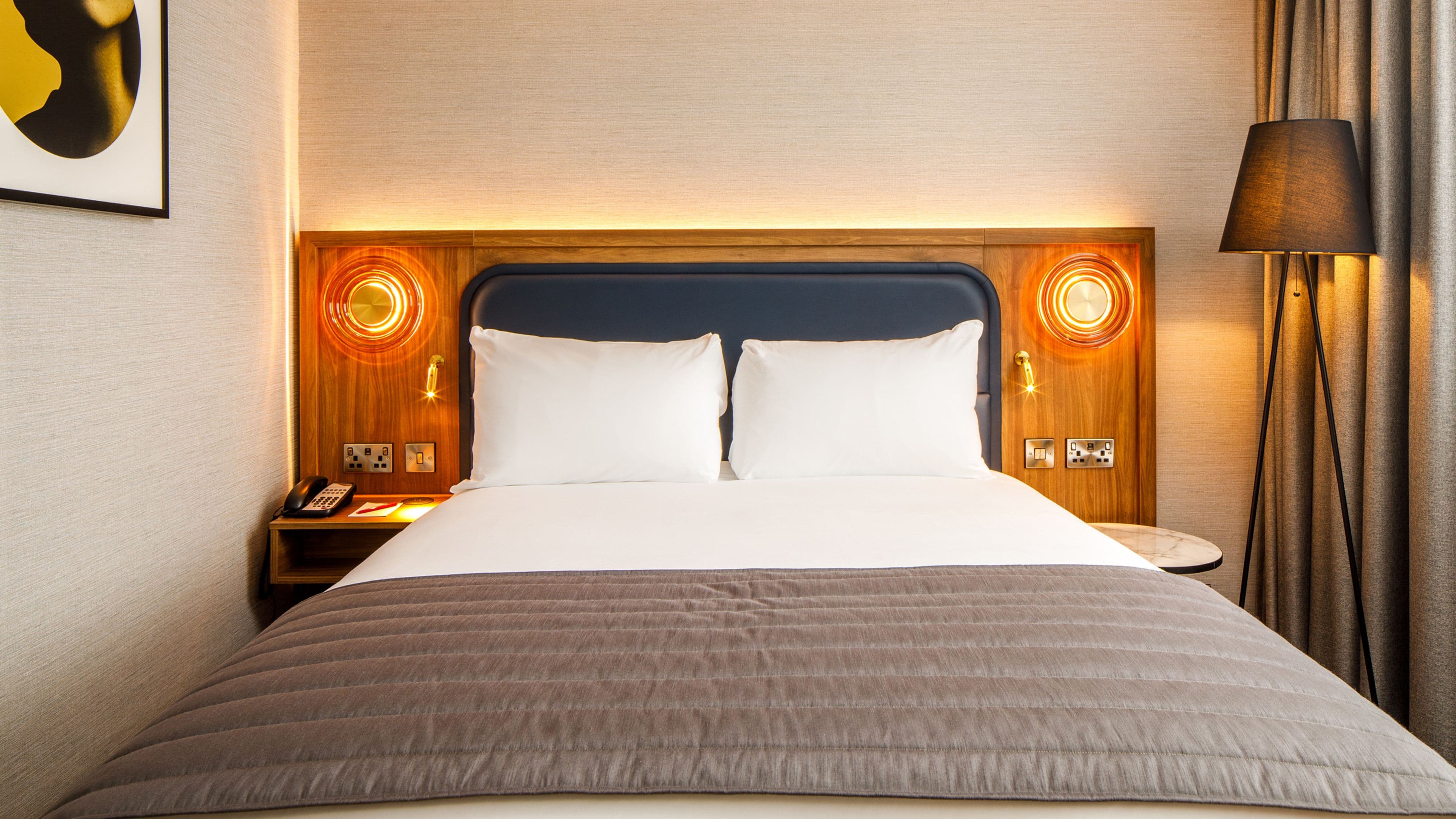 Crowne Plaza Manchester Airport - Image 2