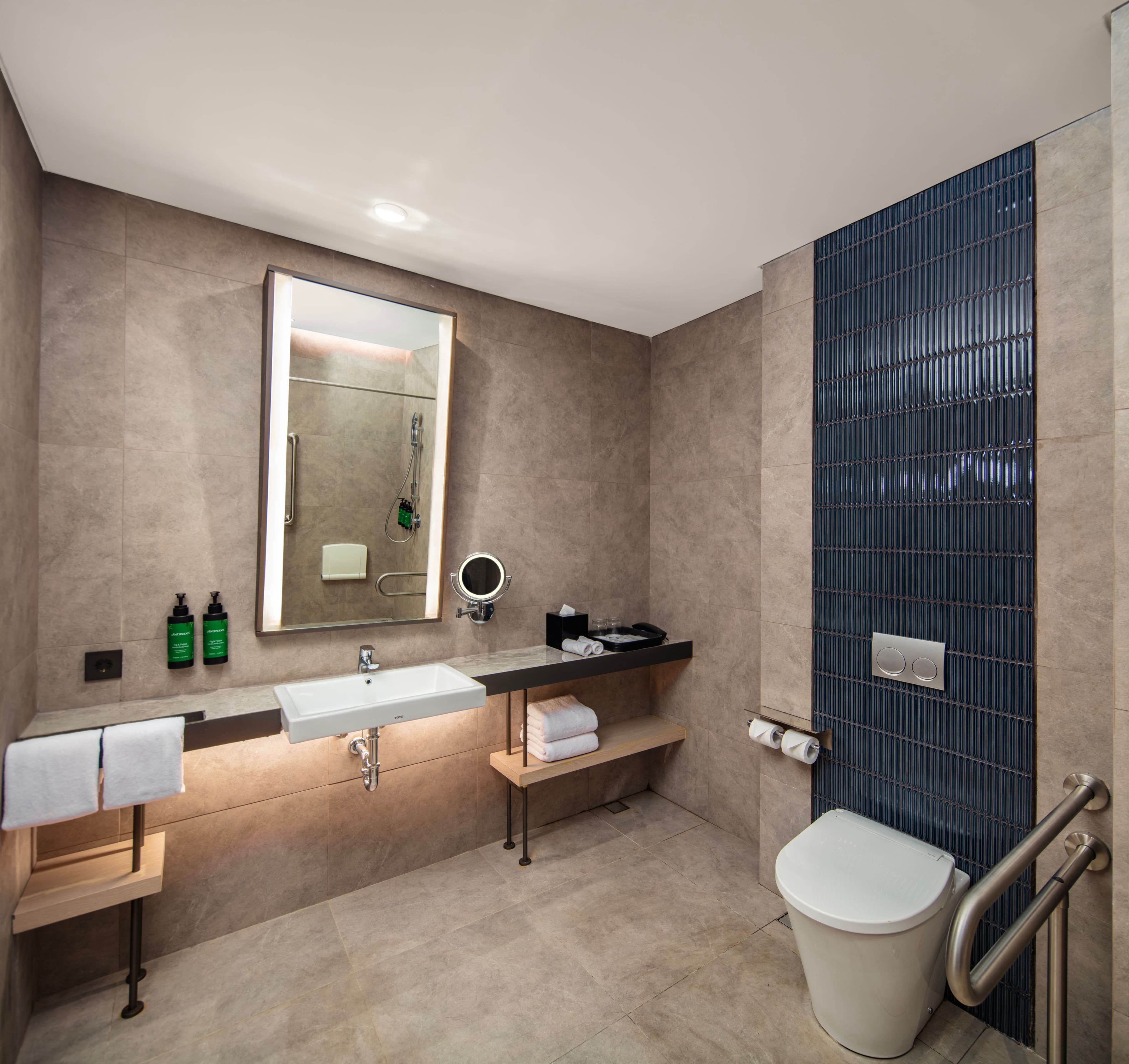 Crowne Plaza Labuan Bajo — 11