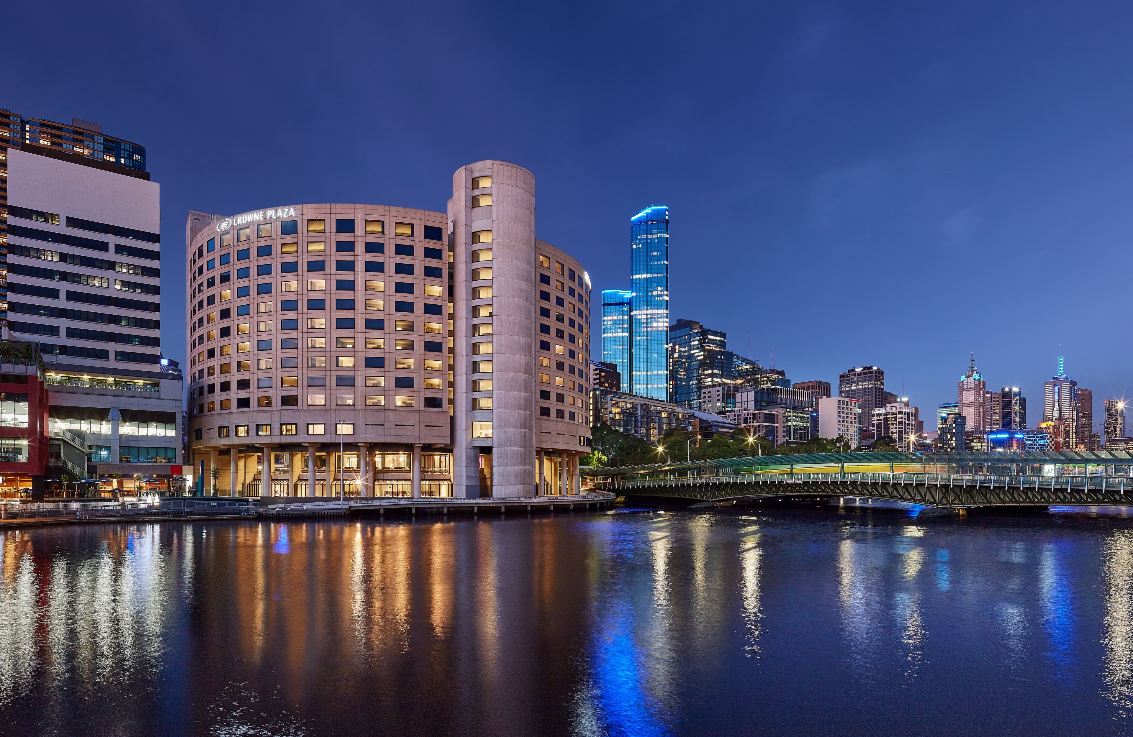 Crowne Plaza Melbourne - Image 1