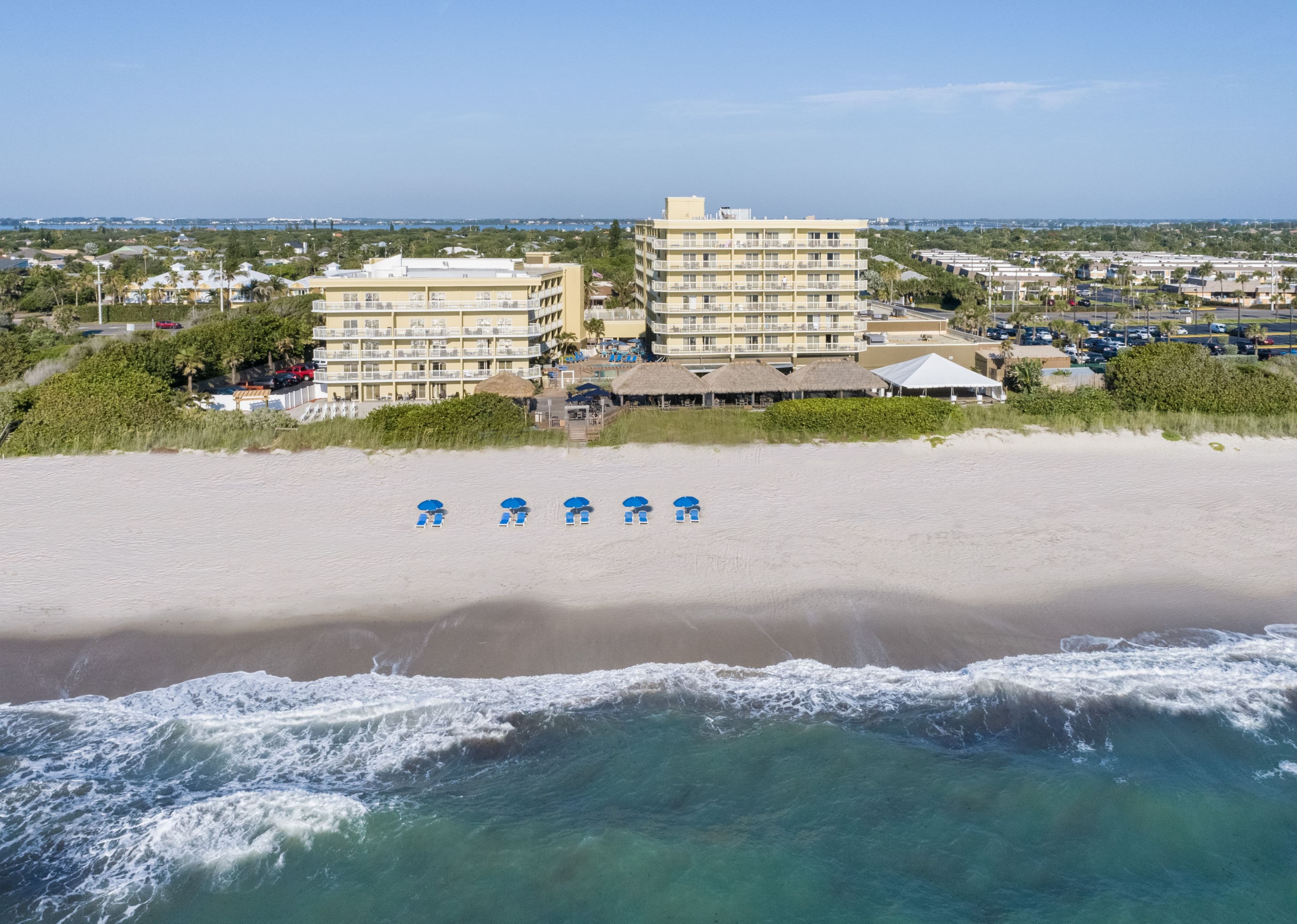 Crowne Plaza Melbourne-Oceanfront - Image 1