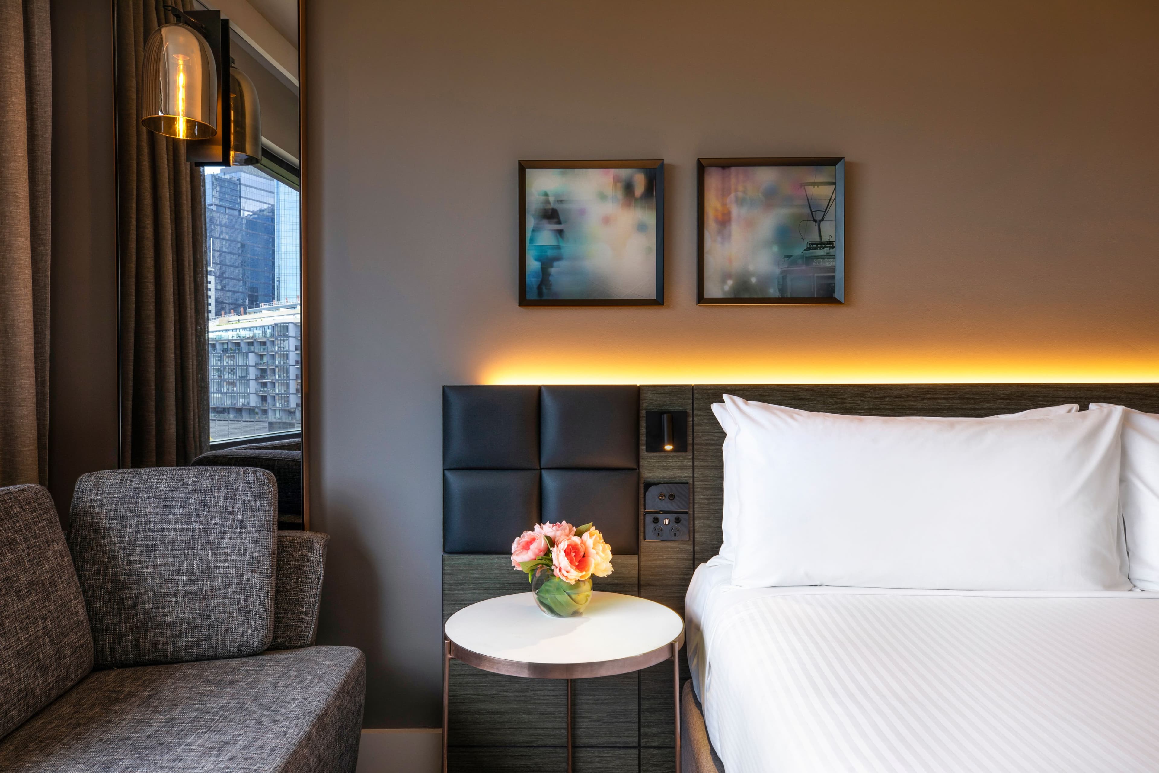Crowne Plaza Melbourne - Image 5