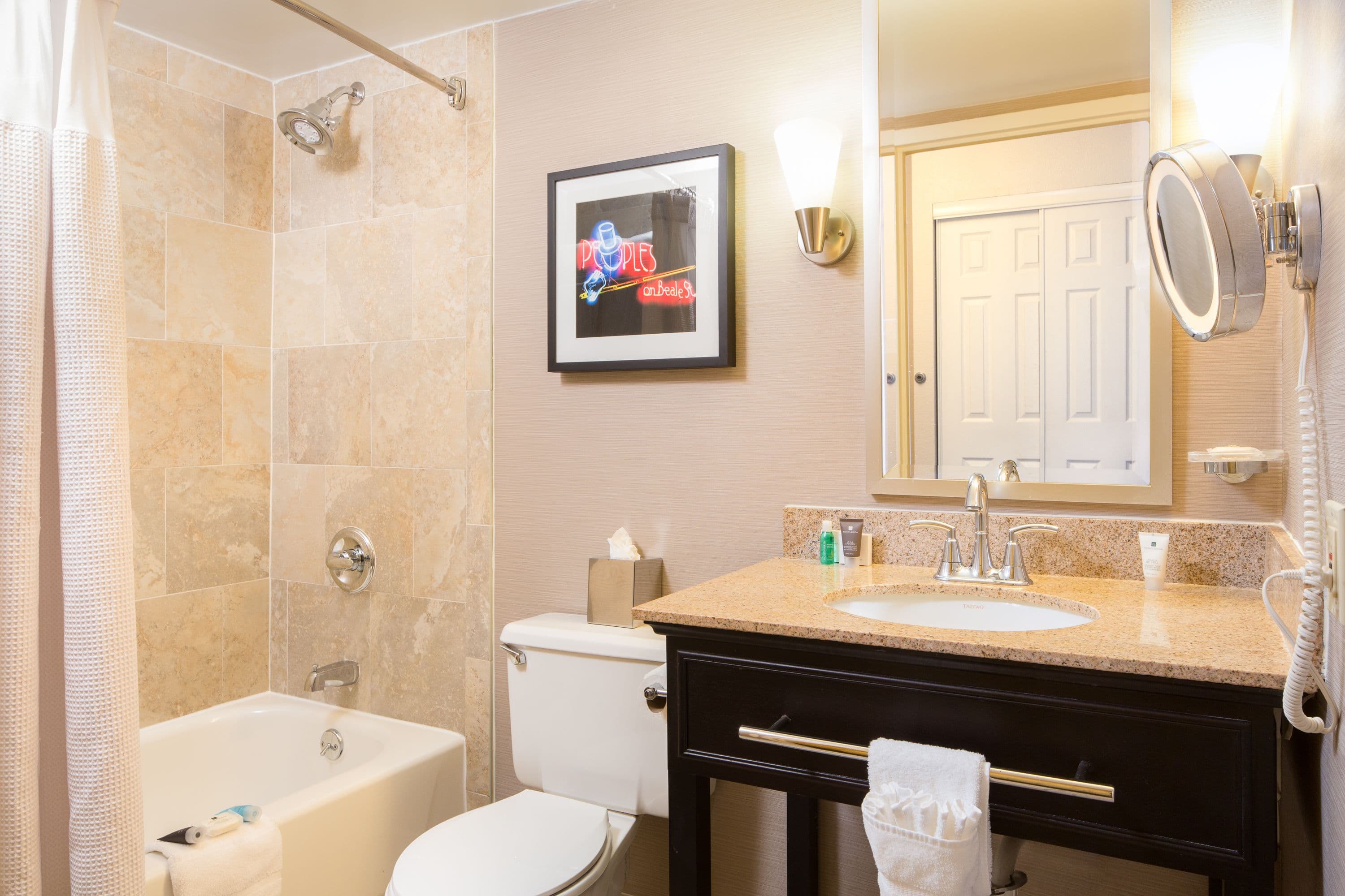 Crowne Plaza Memphis Downtown — 7