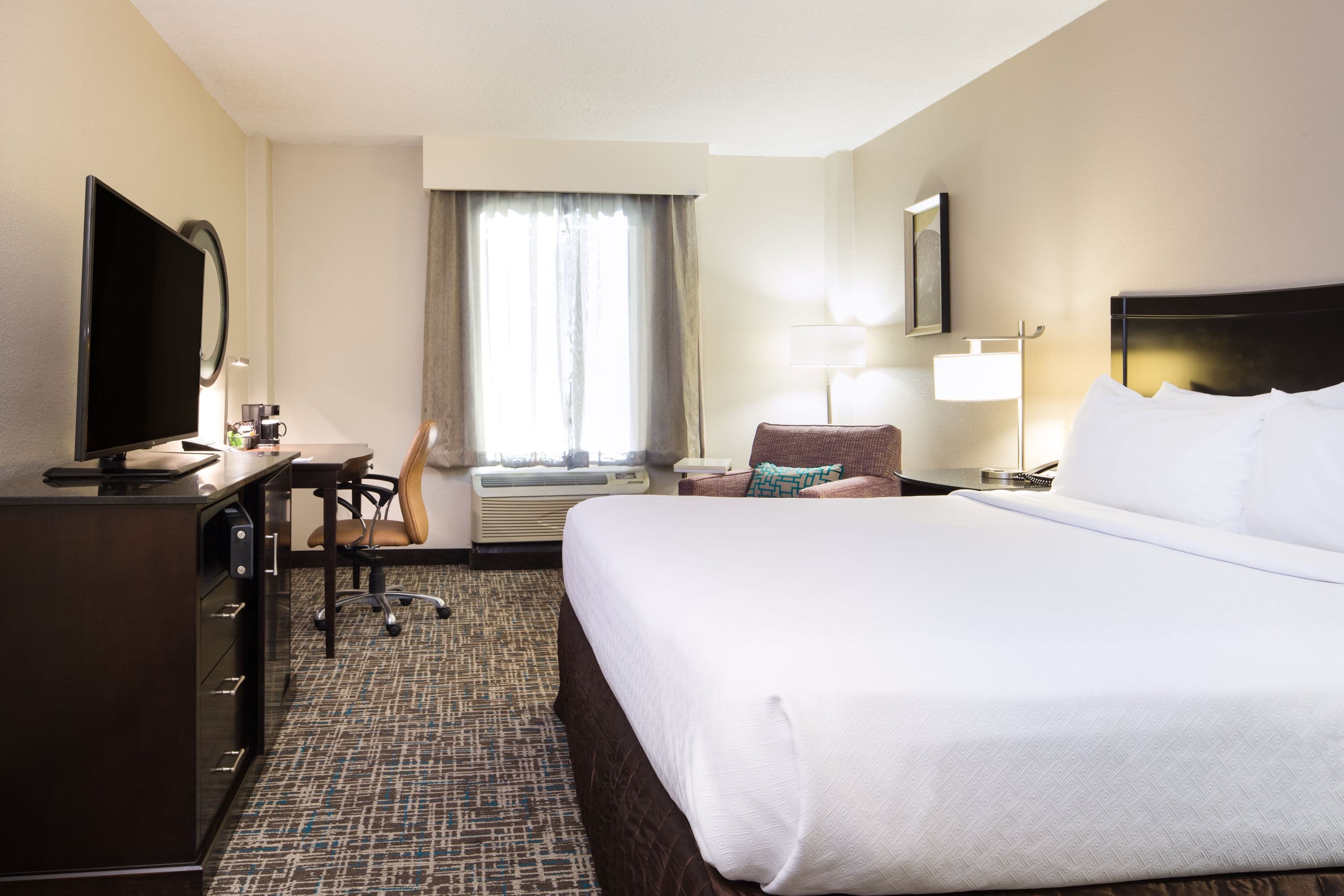 Crowne Plaza Memphis Downtown — 14