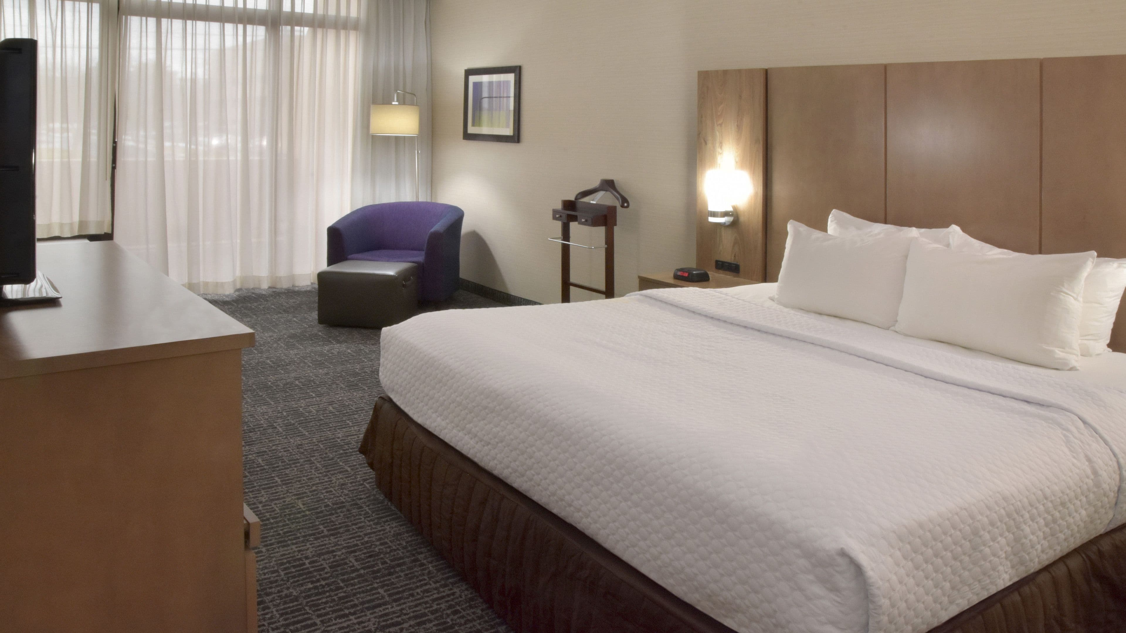 Crowne Plaza Cleveland Airport - Image 2