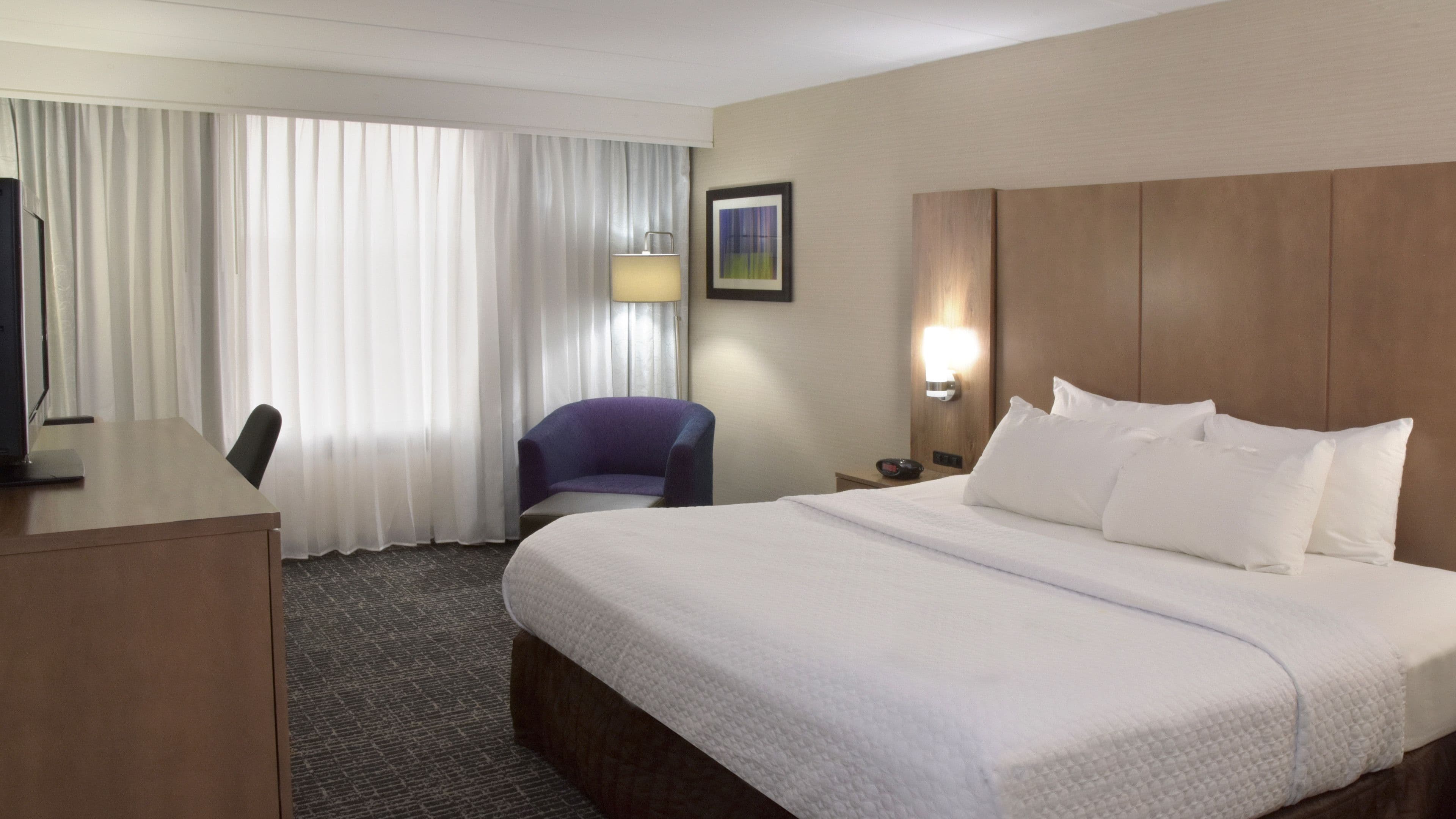 Crowne Plaza Cleveland Airport - Image 4