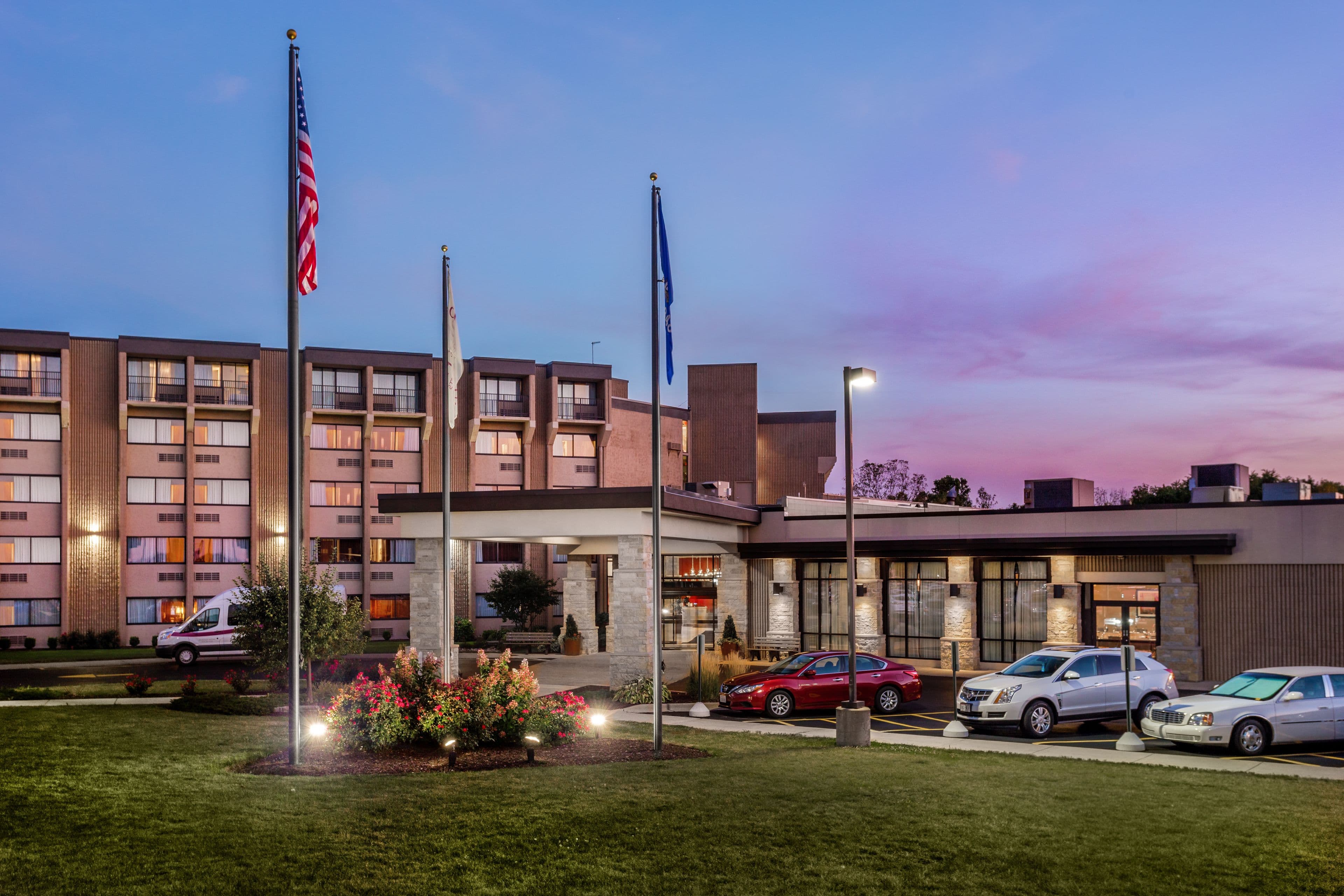 Crowne Plaza Milwaukee Airport - Image 1