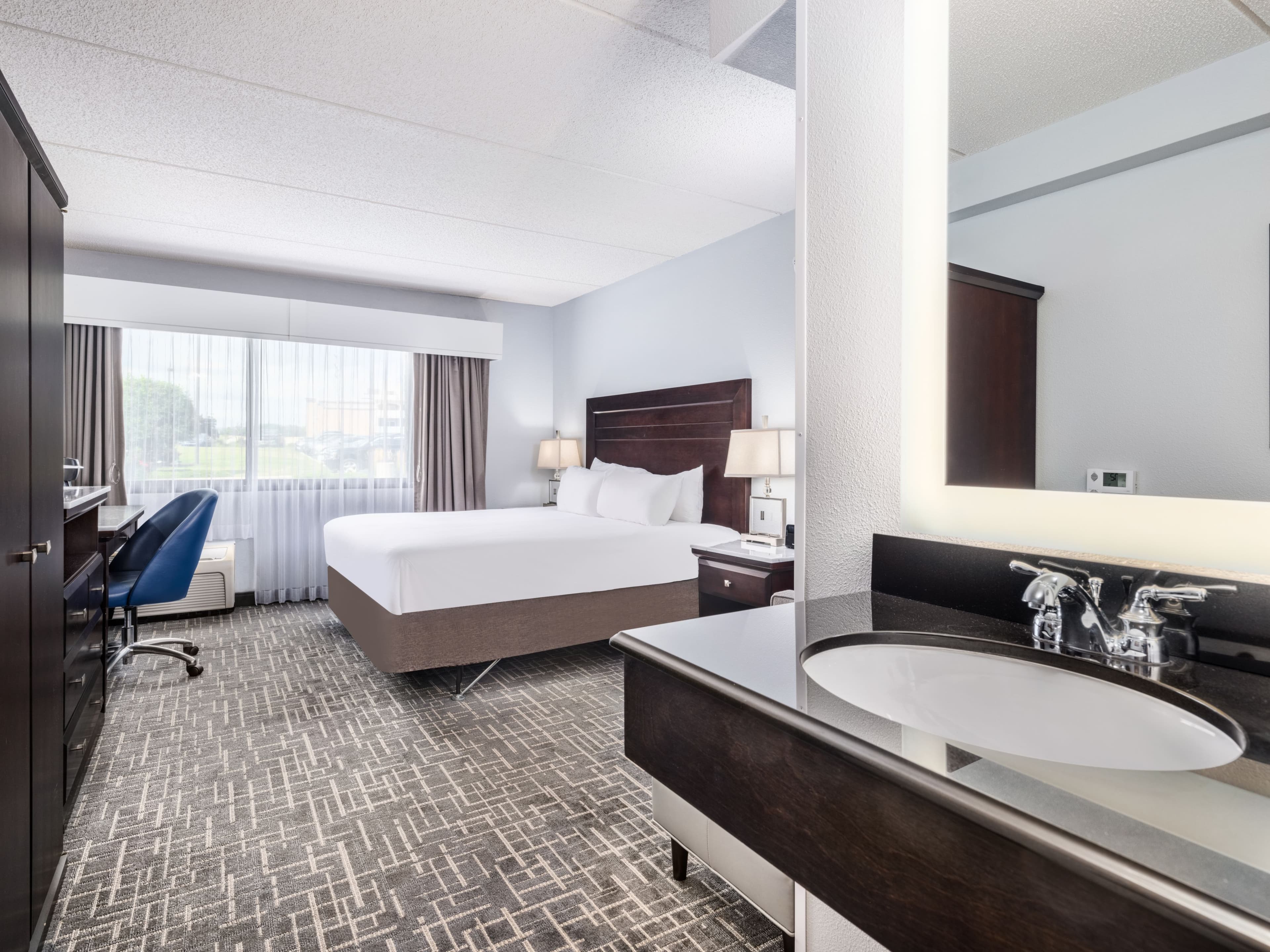 Crowne Plaza Milwaukee Airport — 16