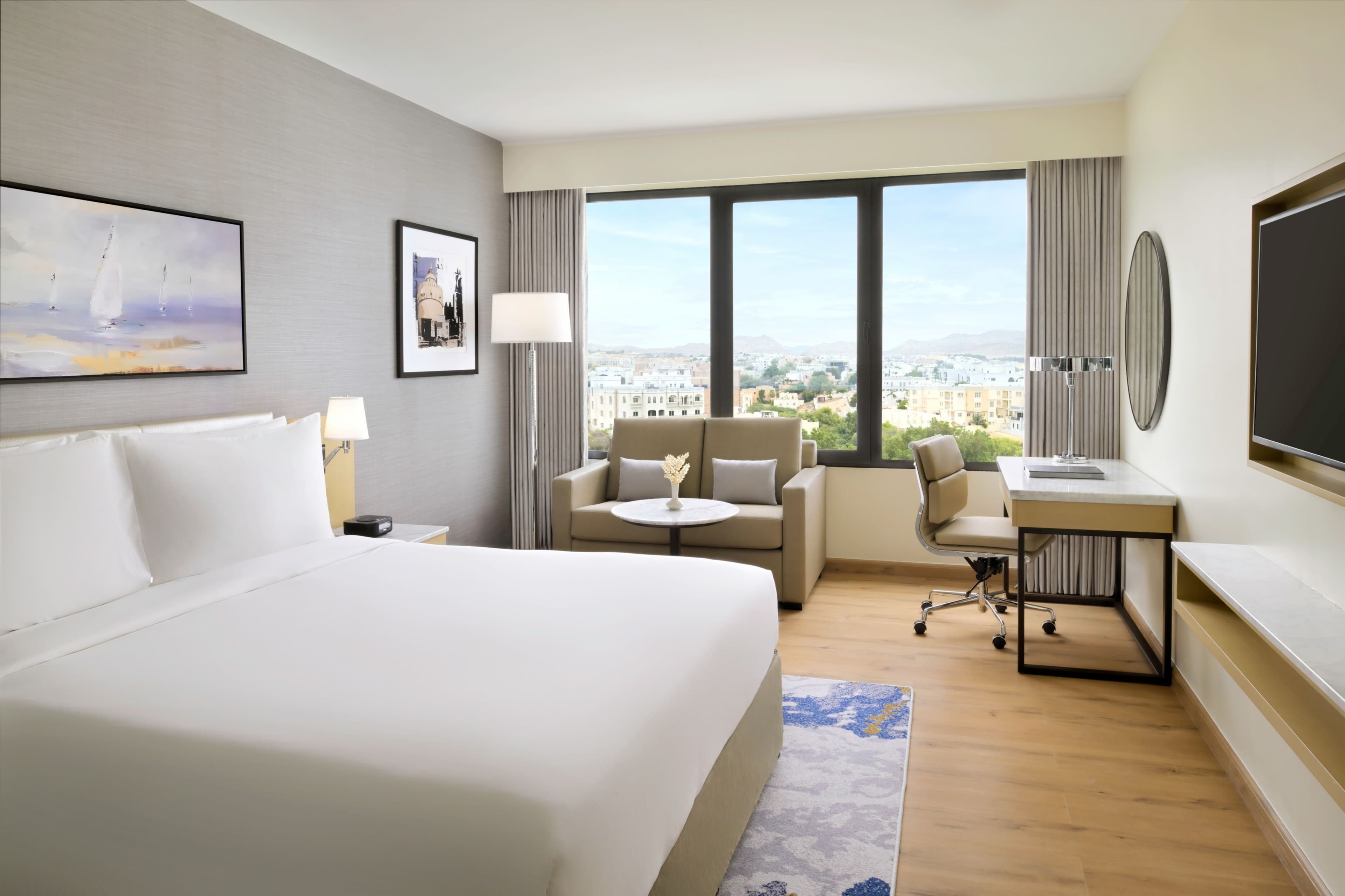 Crowne Plaza Muscat - Image 2