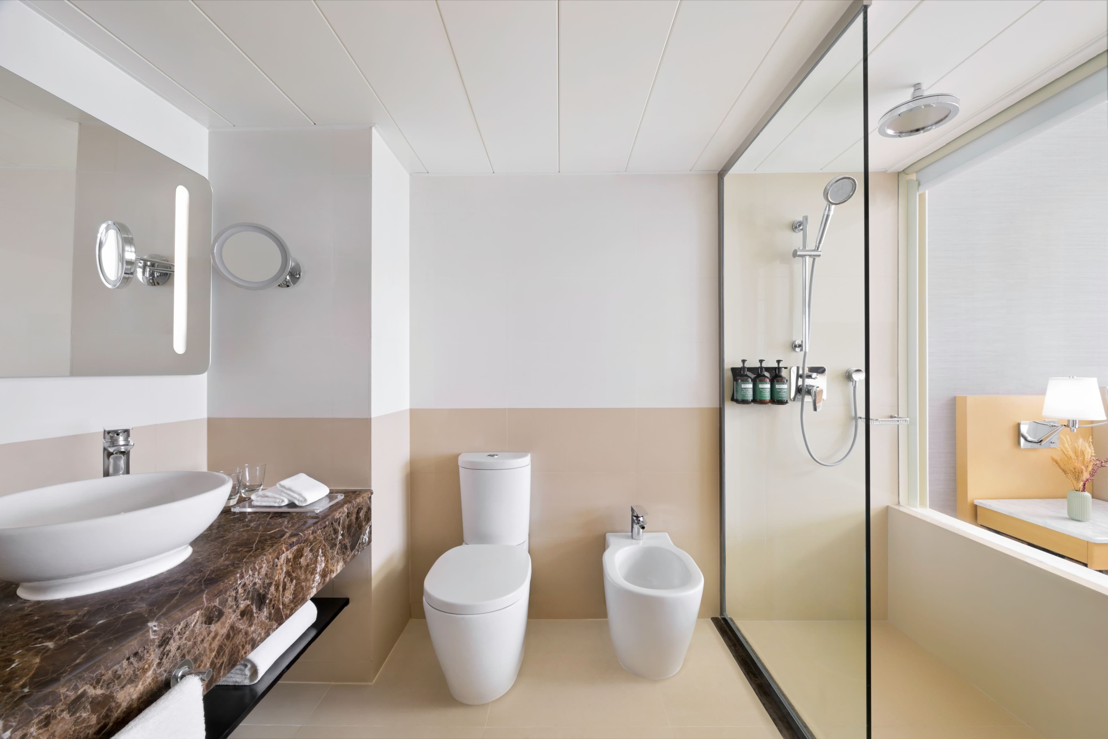Crowne Plaza Muscat - Image 3