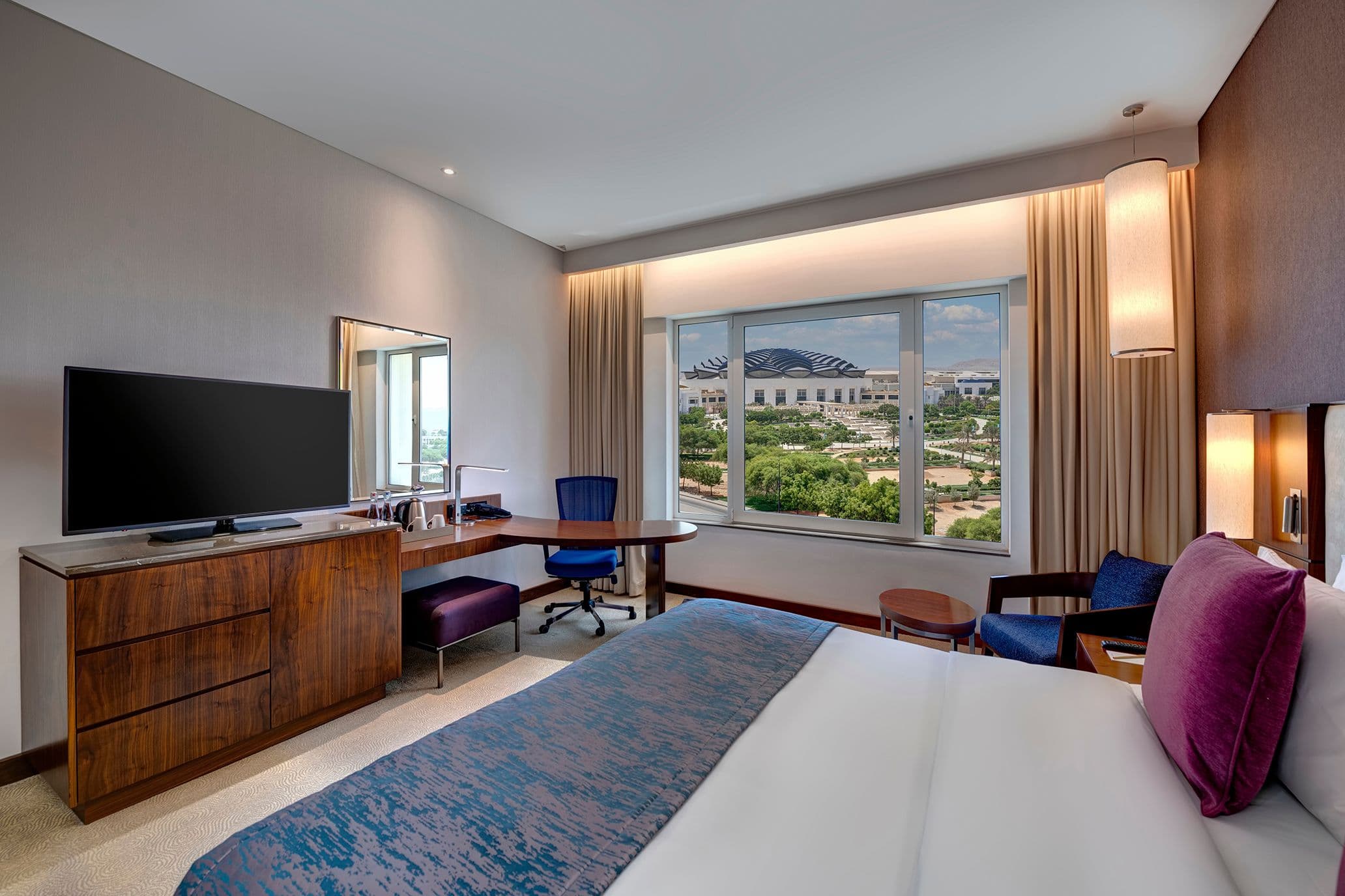 Crowne Plaza Muscat OCEC - Image 5
