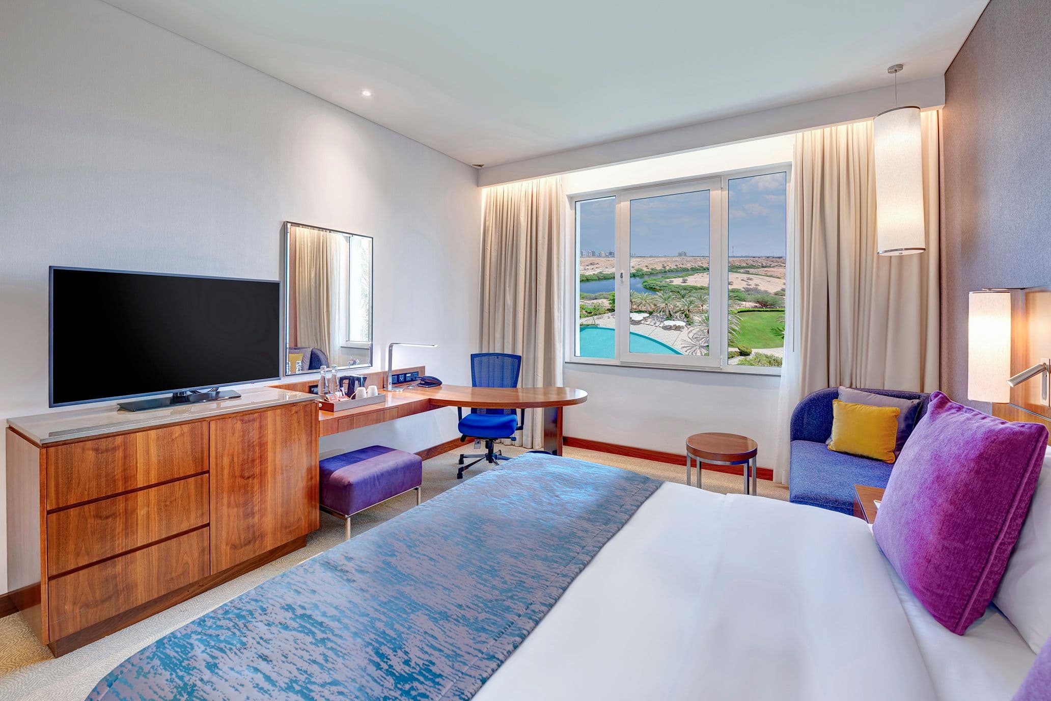 Crowne Plaza Muscat OCEC - Image 3