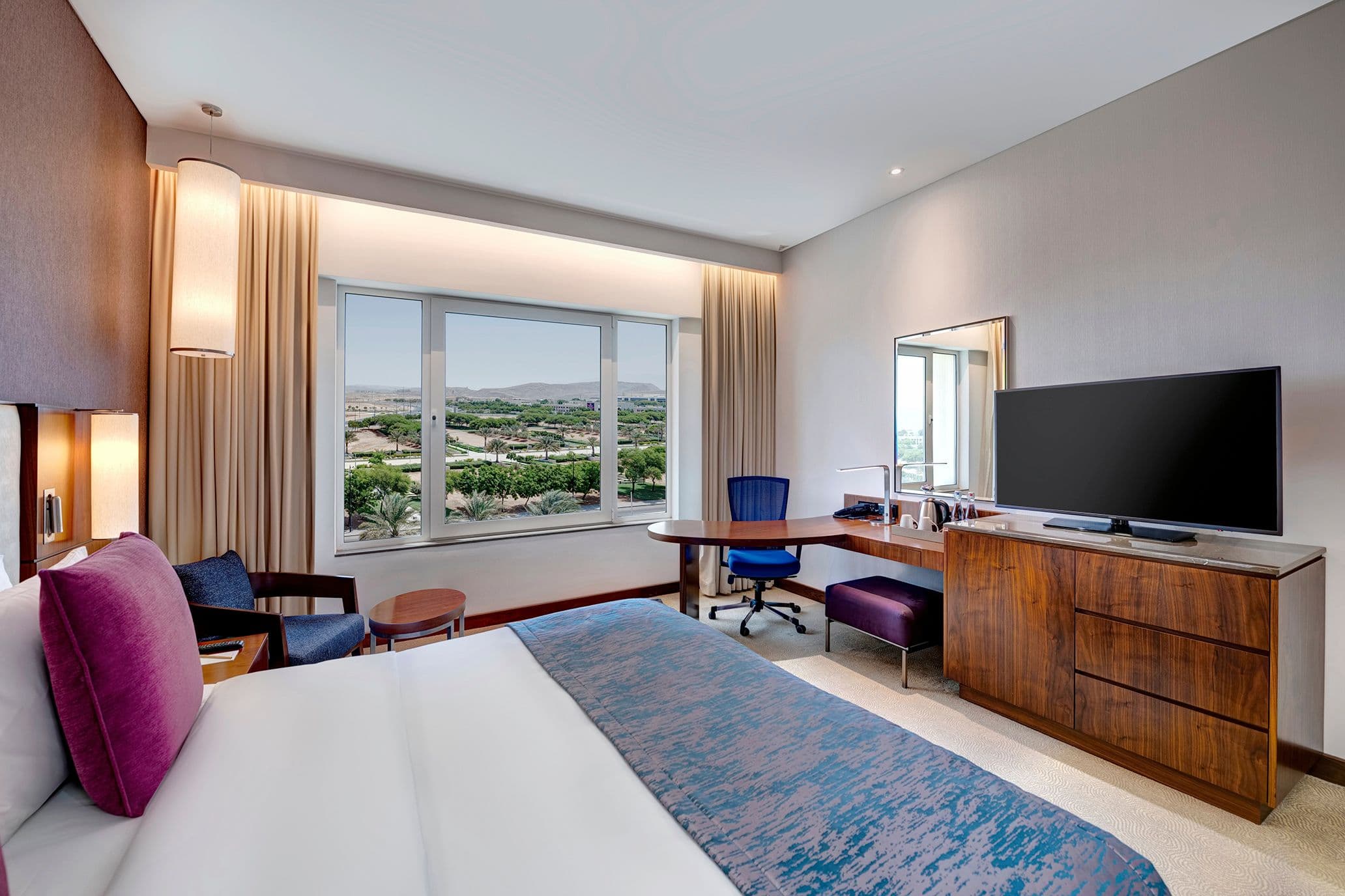 Crowne Plaza Muscat OCEC - Image 2