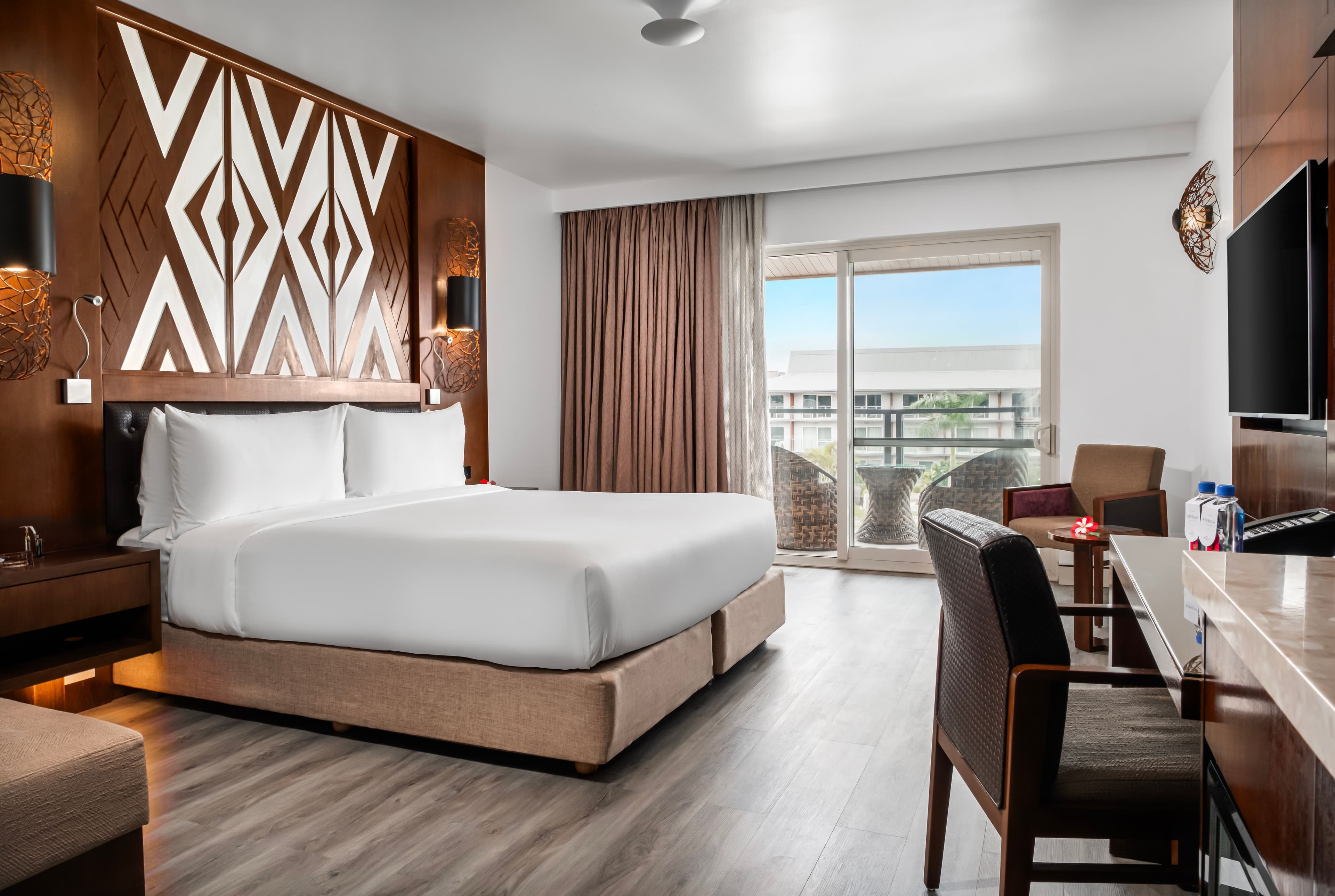 Crowne Plaza Fiji Nadi Bay Resort & Spa - Image 2