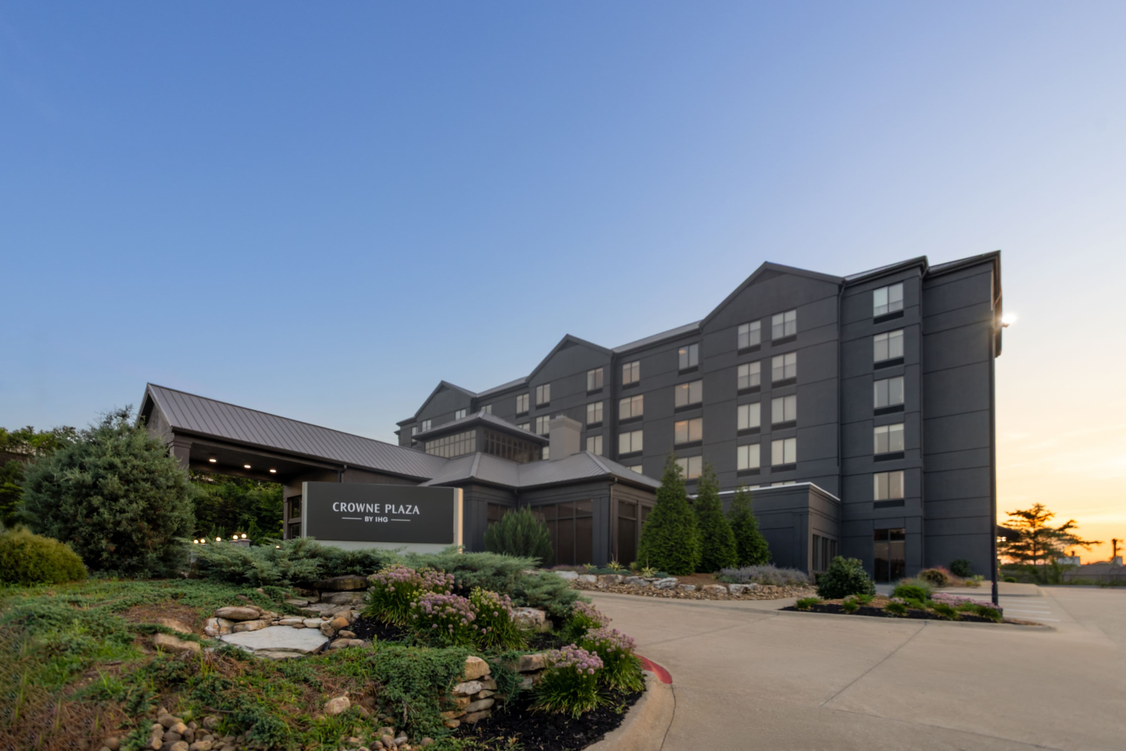 Crowne Plaza Nashville Airport - Image 1