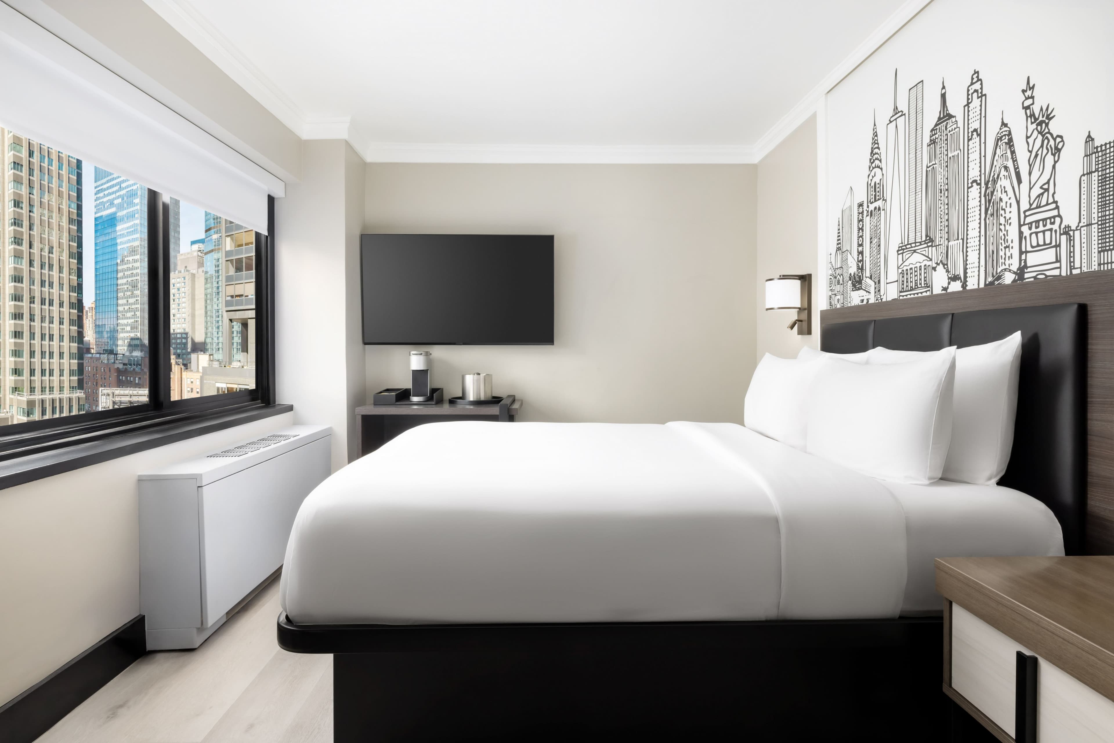 Independent (SPHC) The Manhattan at Times Square — 25