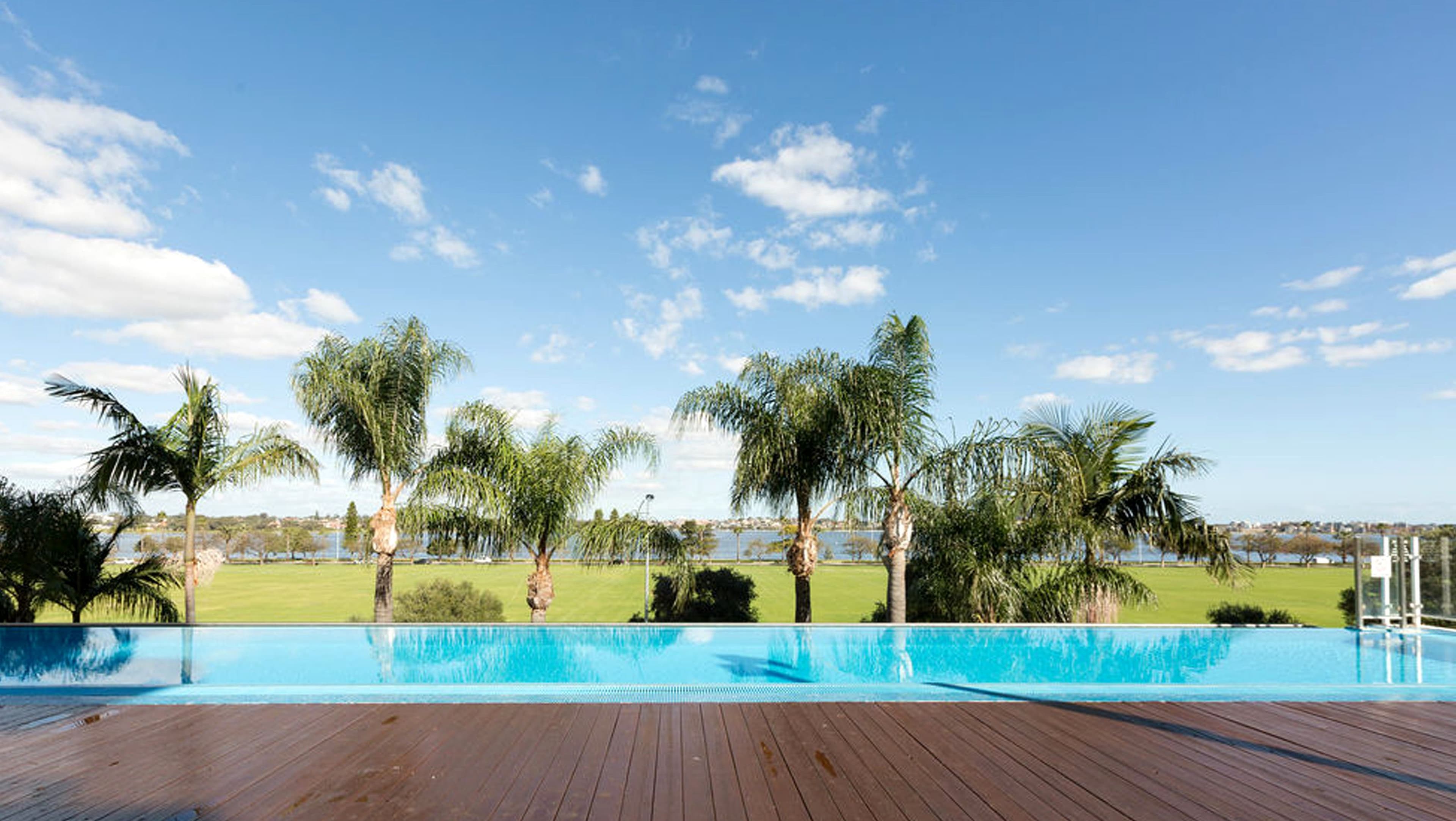 Crowne Plaza Perth - Image 1