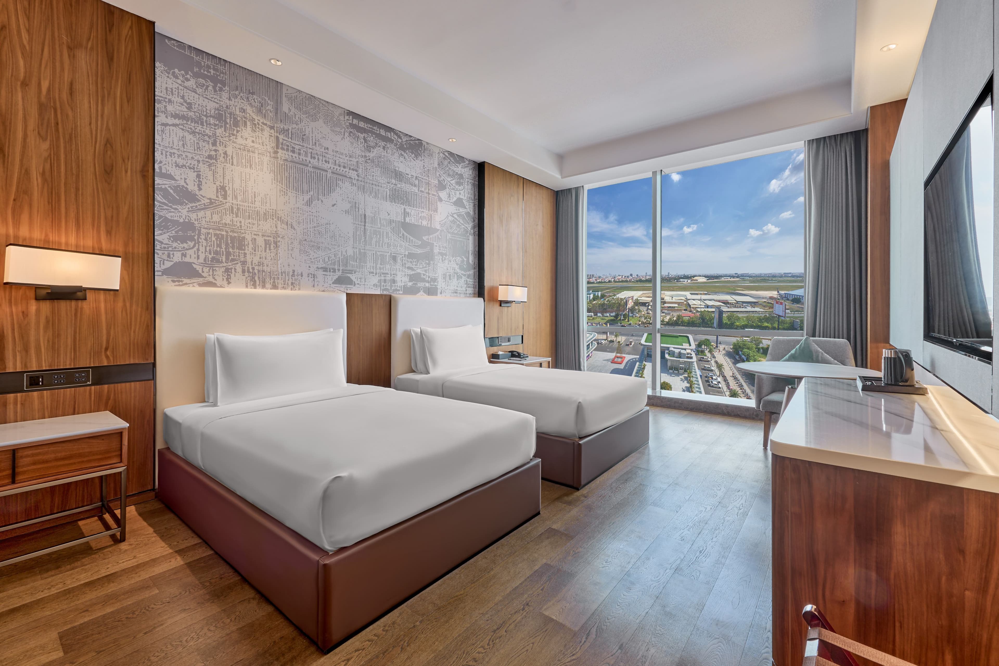 Crowne Plaza Phnom Penh - Image 3