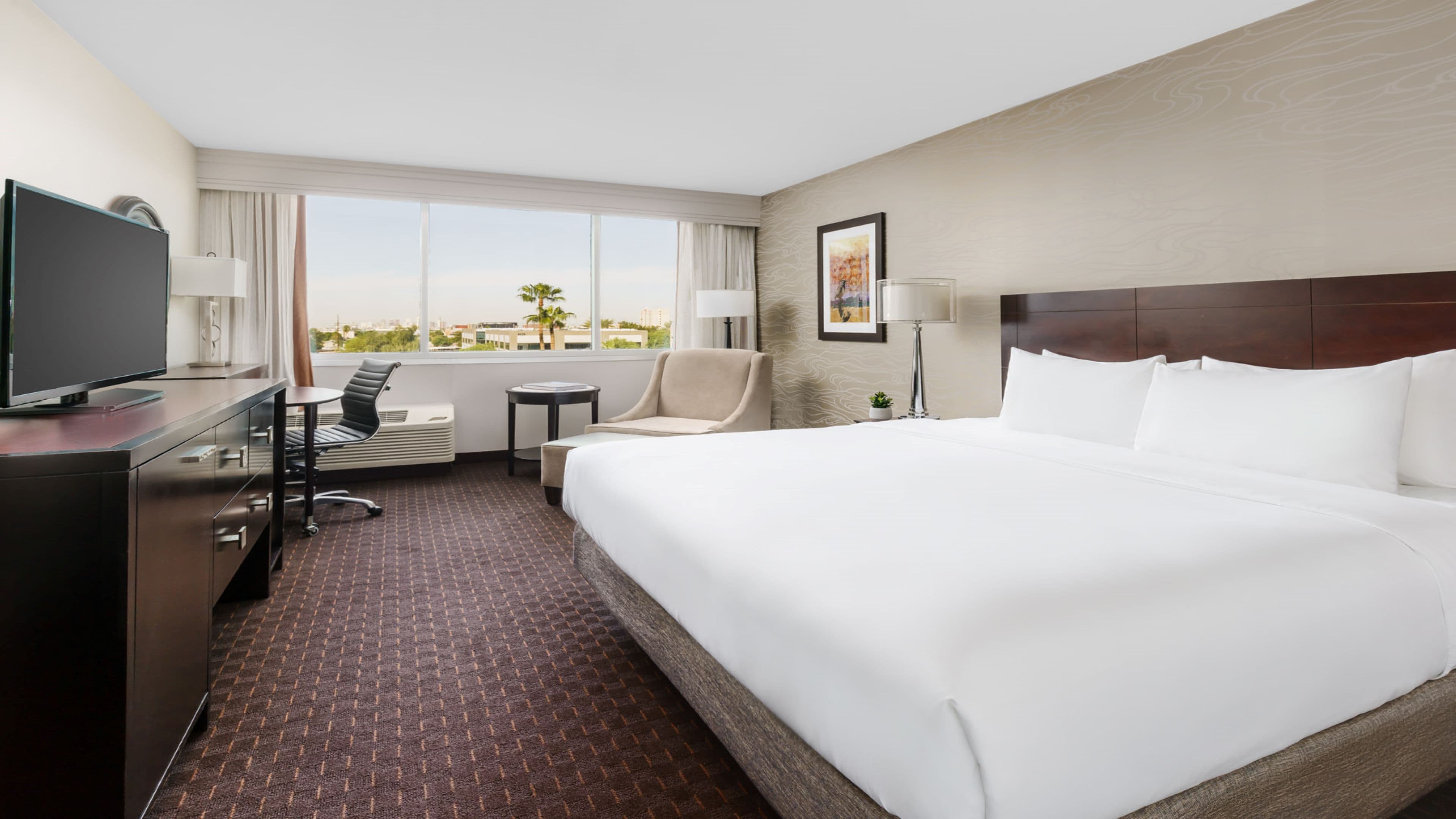 Crowne Plaza Phoenix Airport - PHX — 7