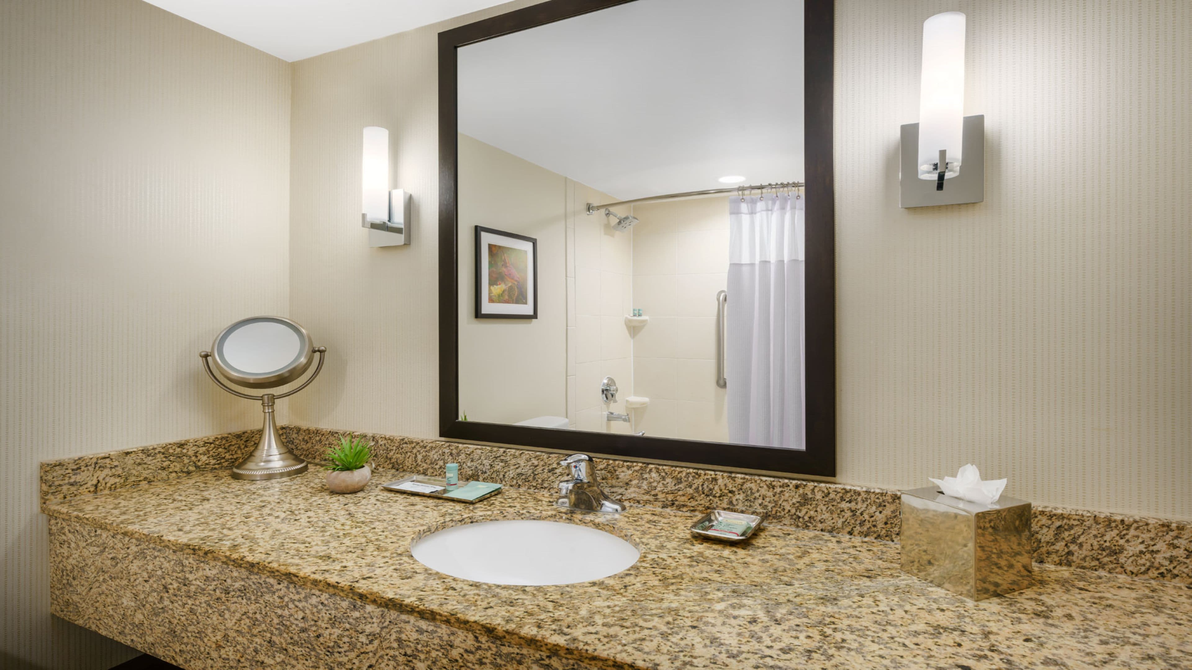 Crowne Plaza Phoenix Airport - PHX — 4