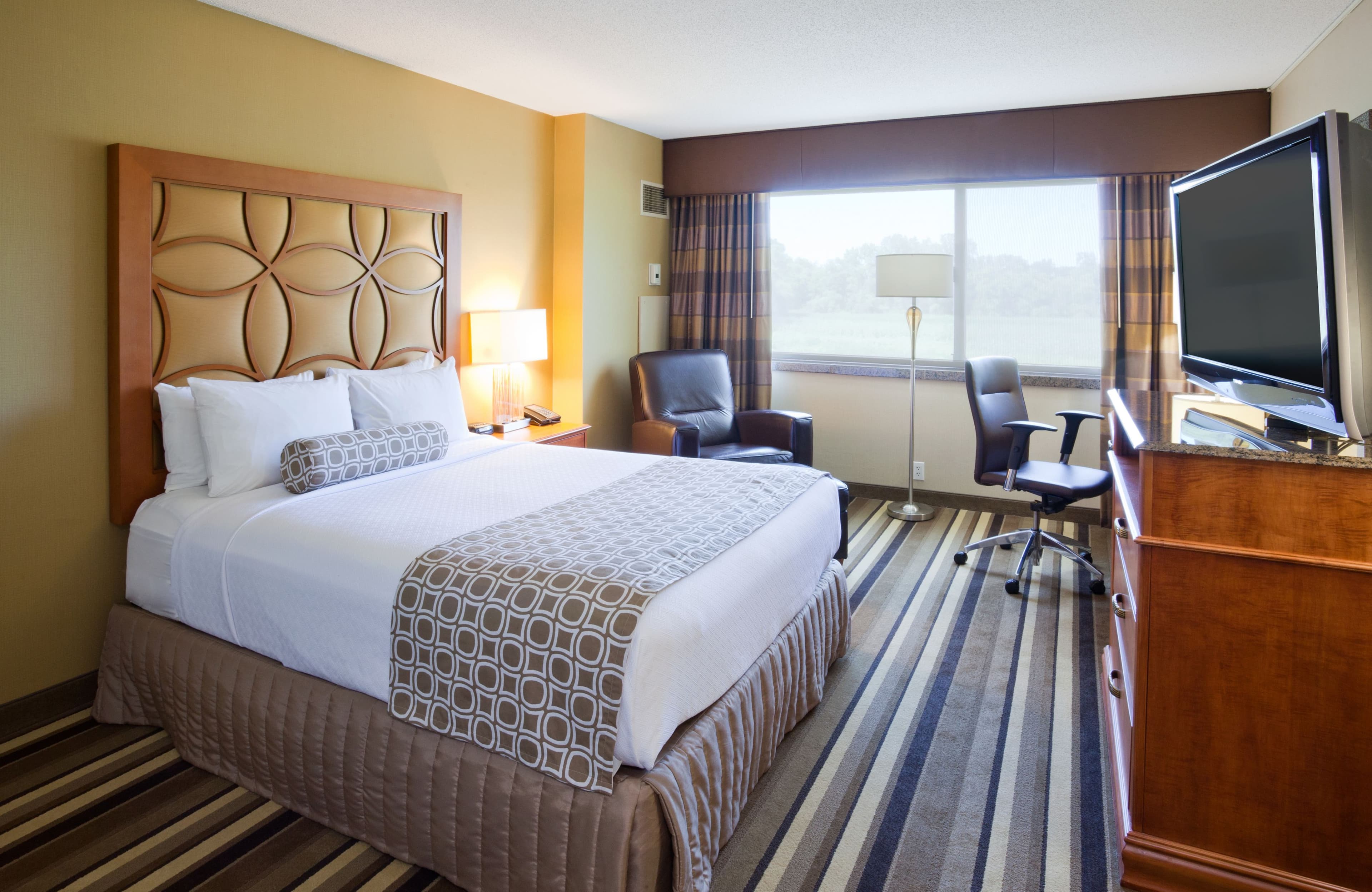 Crowne Plaza Minneapolis West — 10