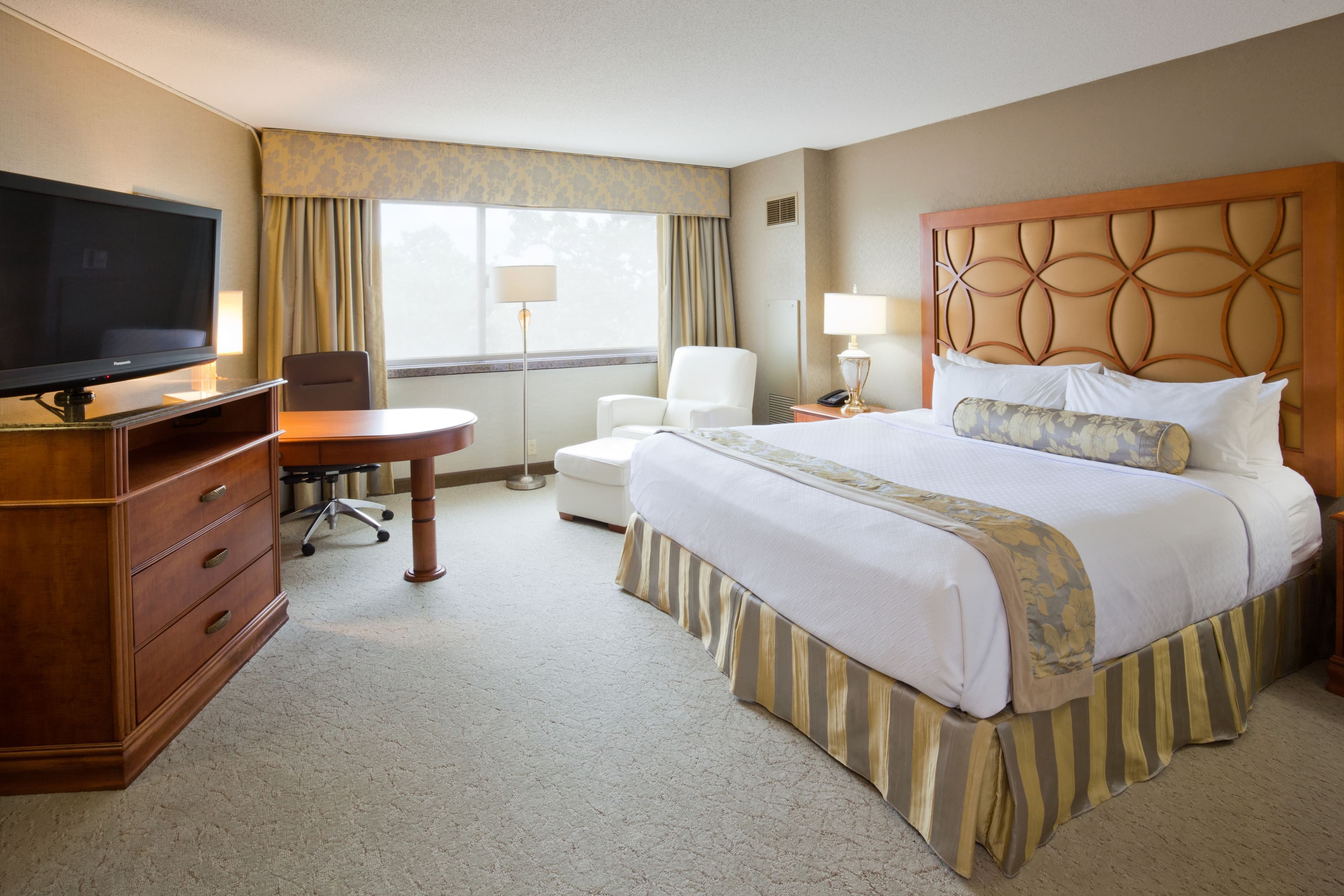 Crowne Plaza Minneapolis West - Image 5