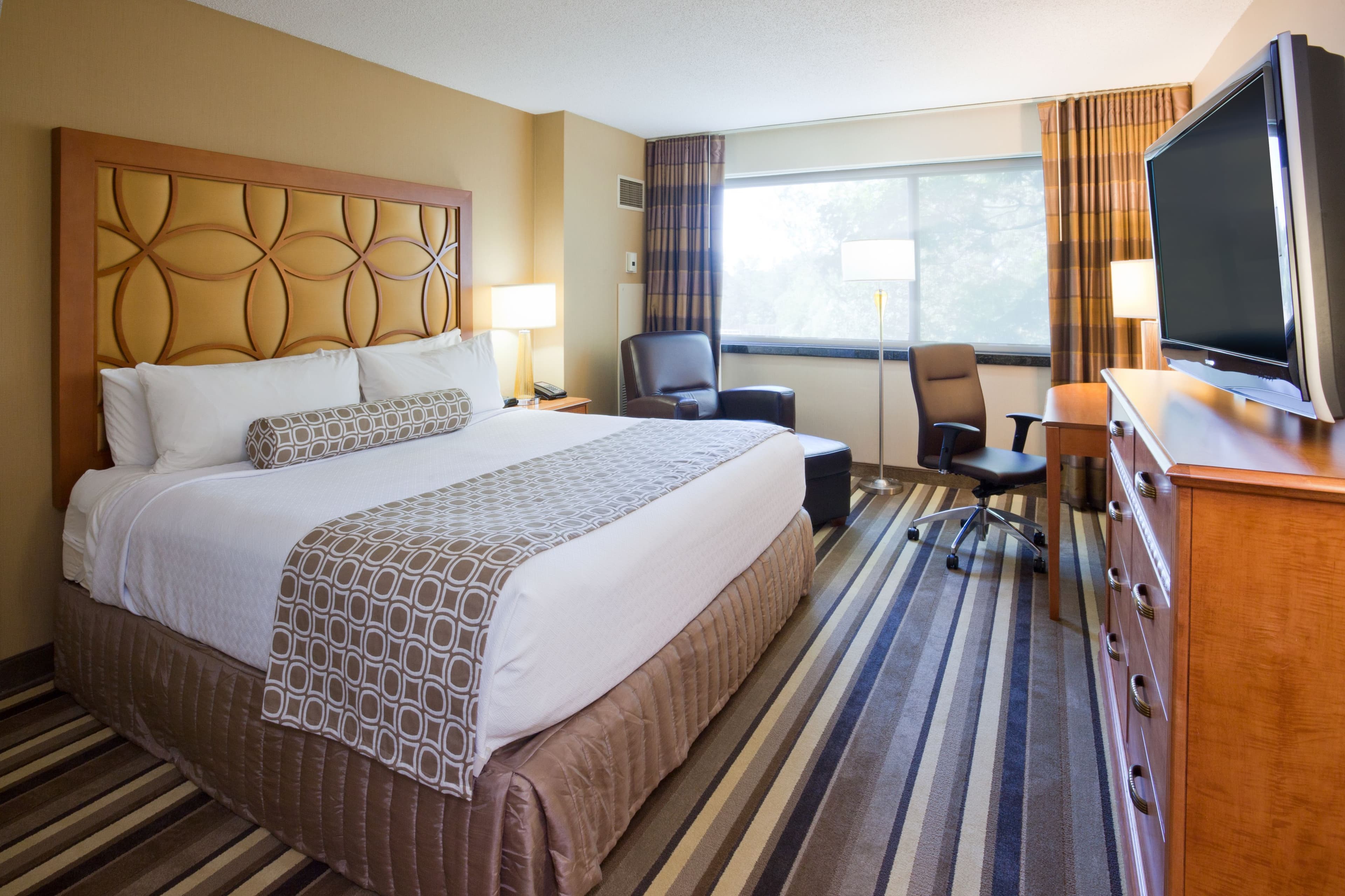 Crowne Plaza Minneapolis West - Image 3