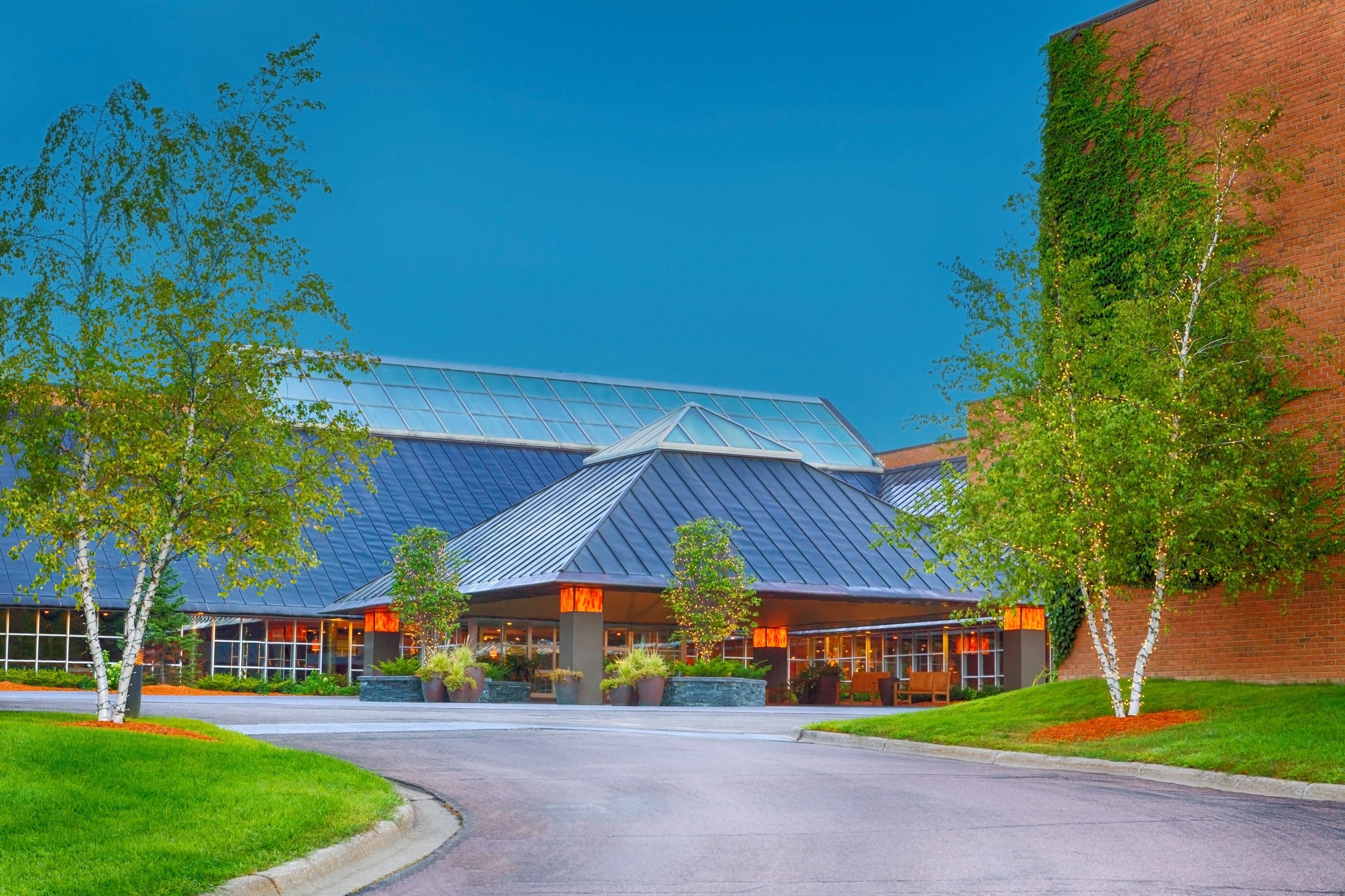 Crowne Plaza Minneapolis West - Image 1