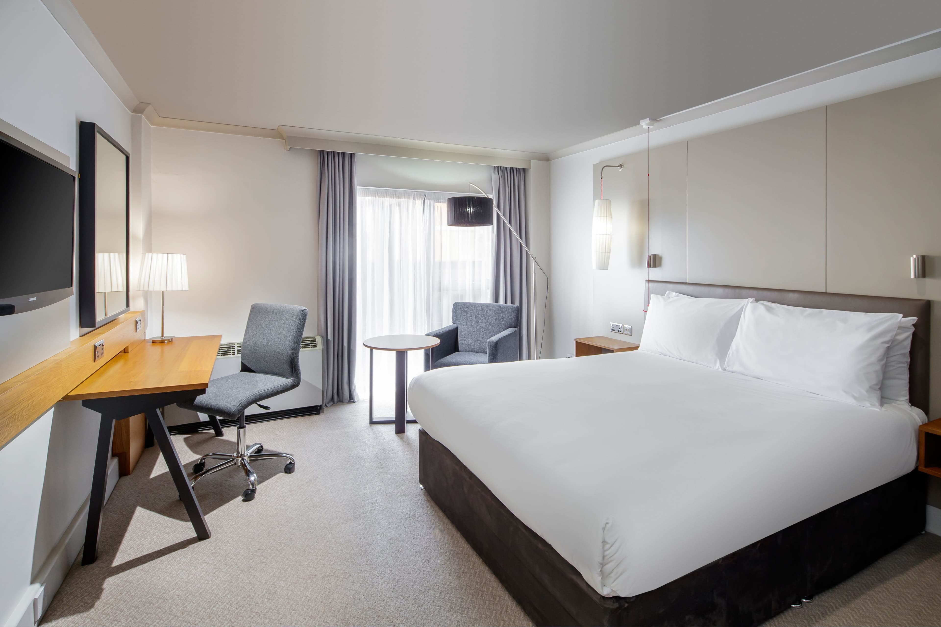 Crowne Plaza Plymouth - Image 2