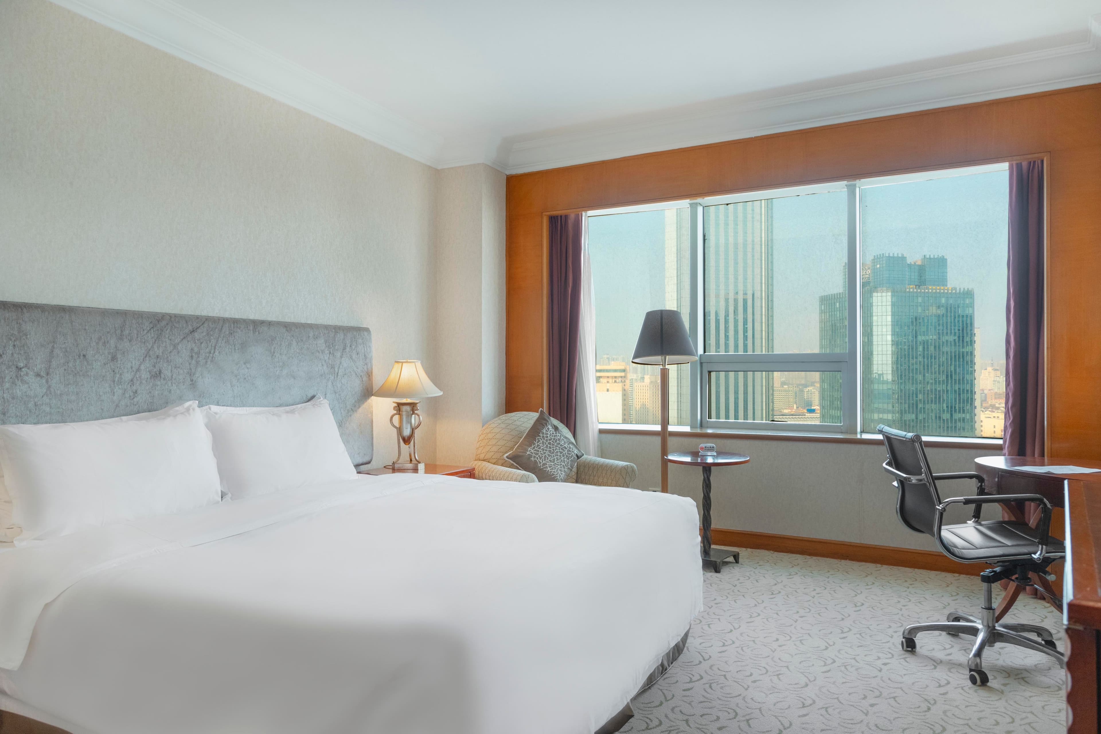 Crowne Plaza Qingdao - Image 5