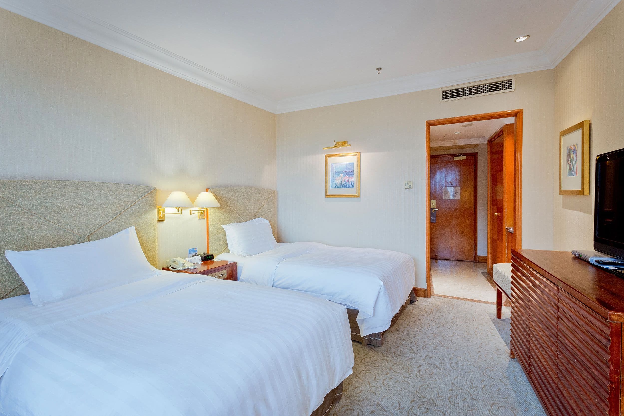 Crowne Plaza Qingdao — 8