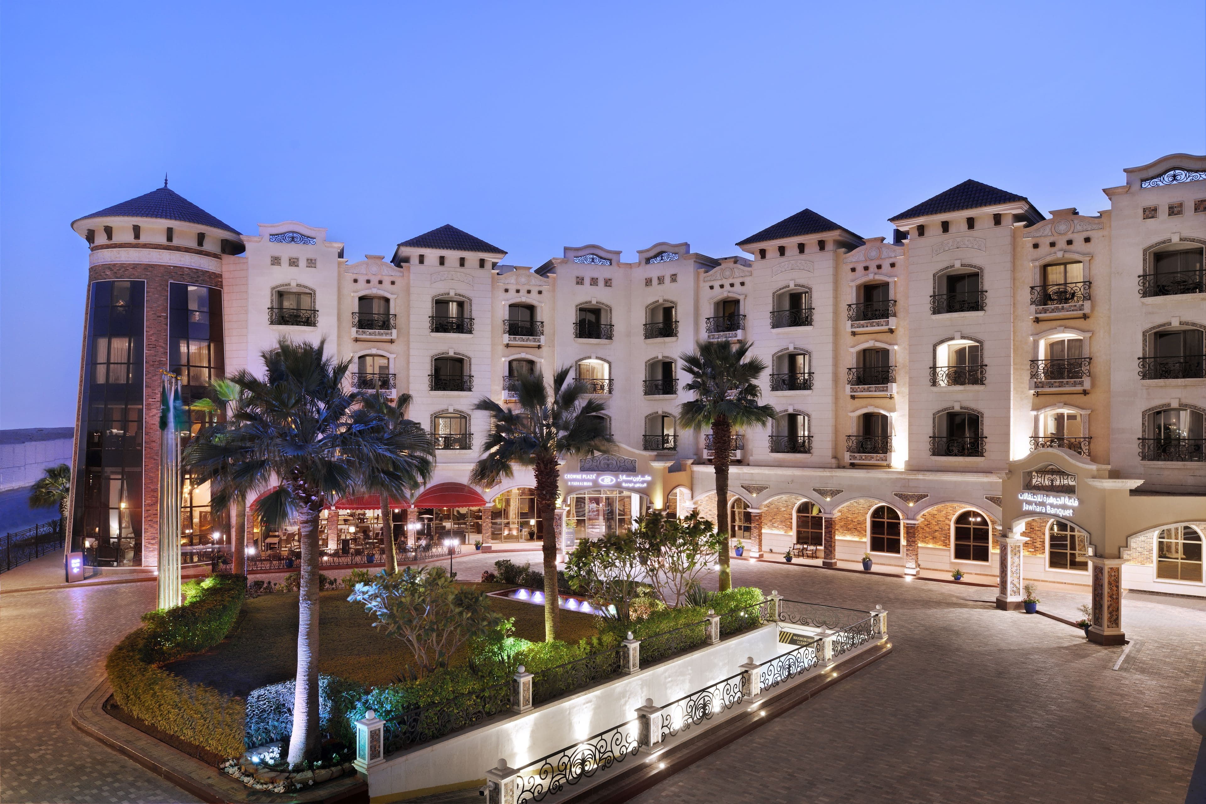 Crowne Plaza Riyadh Al Waha - Image 1