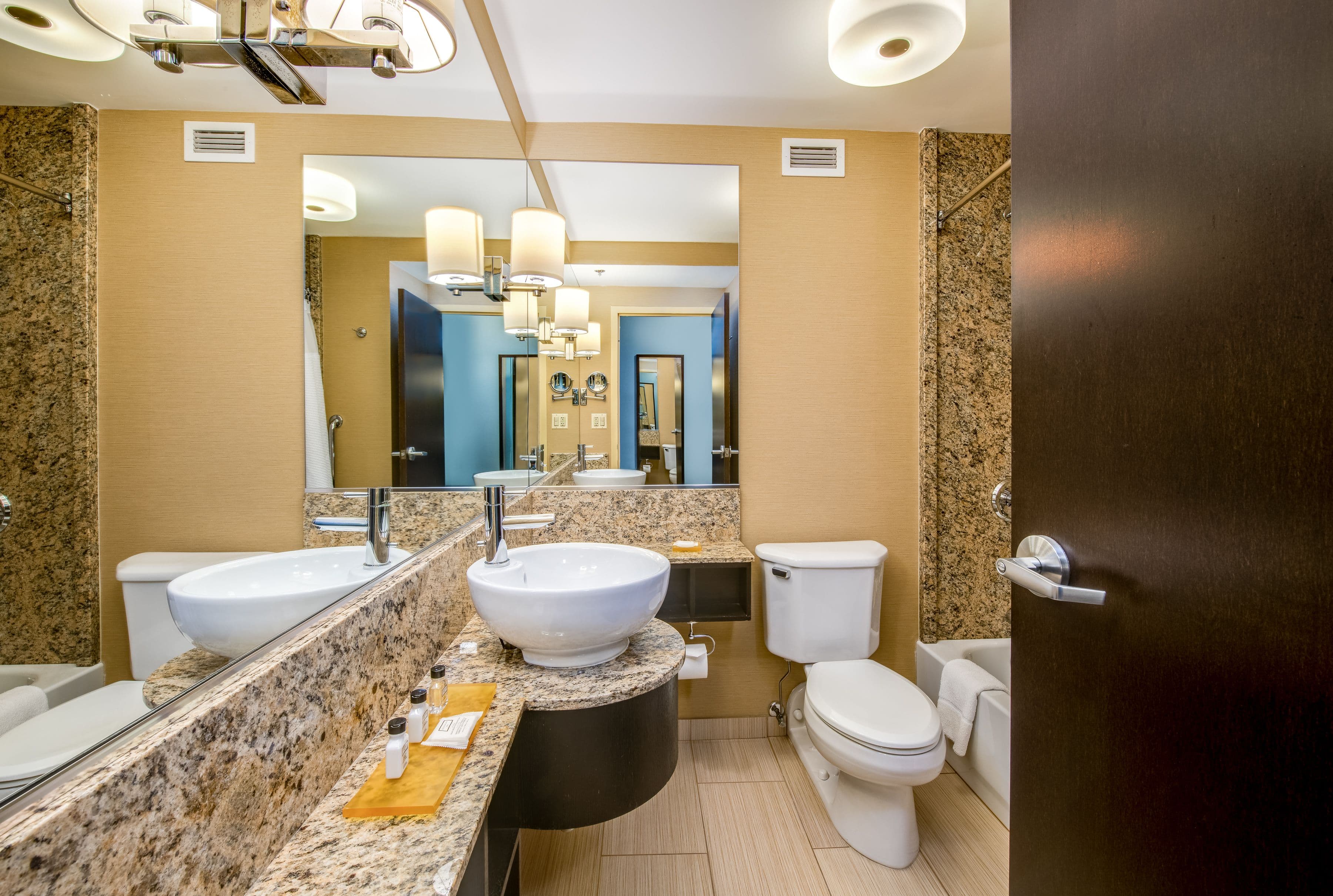 Crowne Plaza Chicago Ohare Hotel & Conf Ctr - Image 3