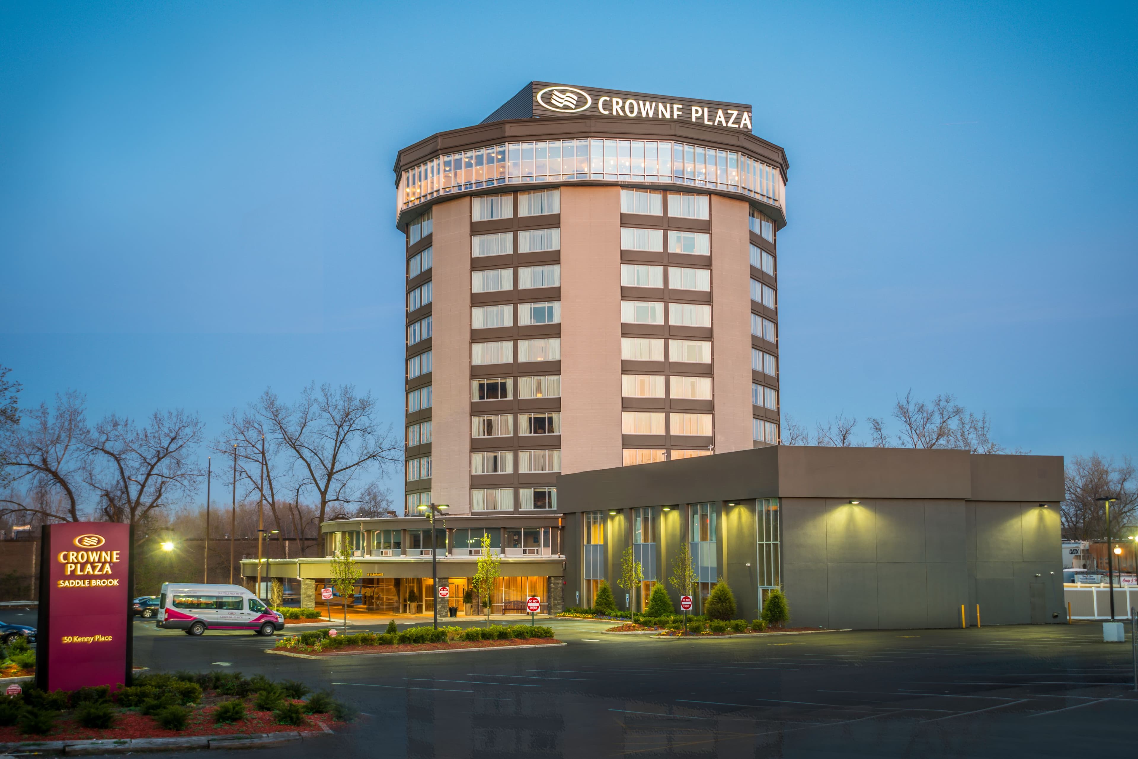 Crowne Plaza Saddle Brook - Image 1