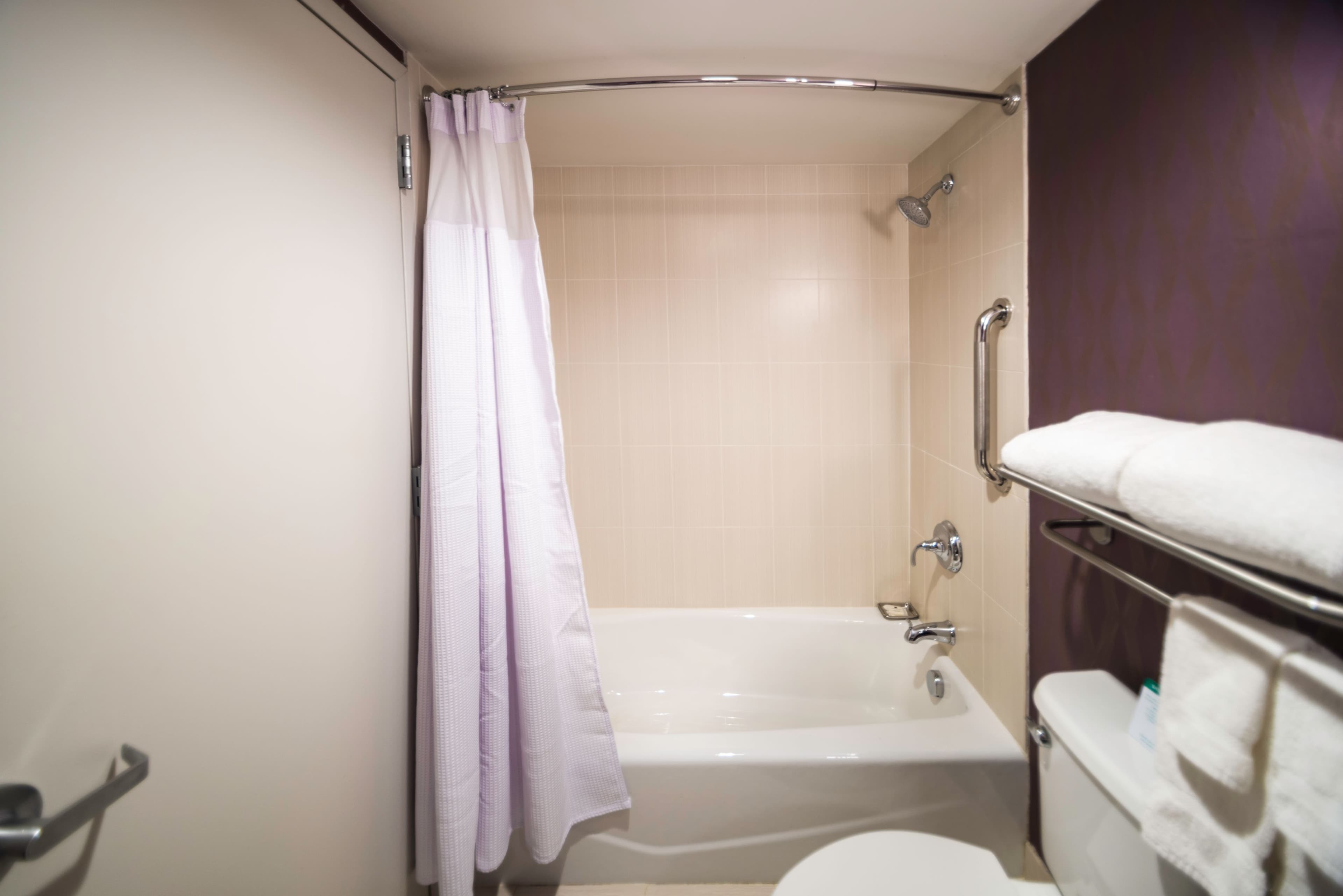 Crowne Plaza Saddle Brook - Image 5