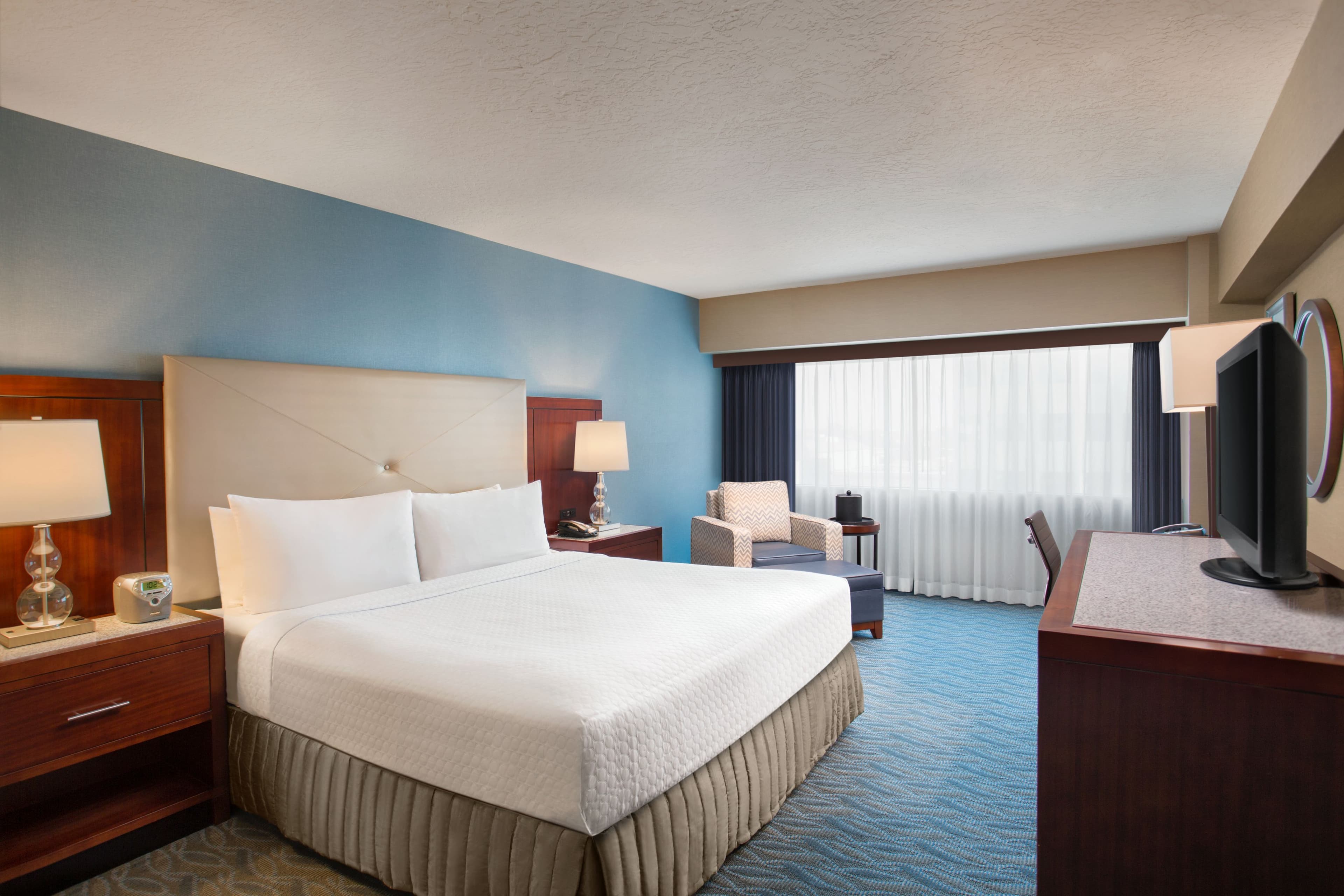 Crowne Plaza Los Angeles Harbor Hotel - Image 4