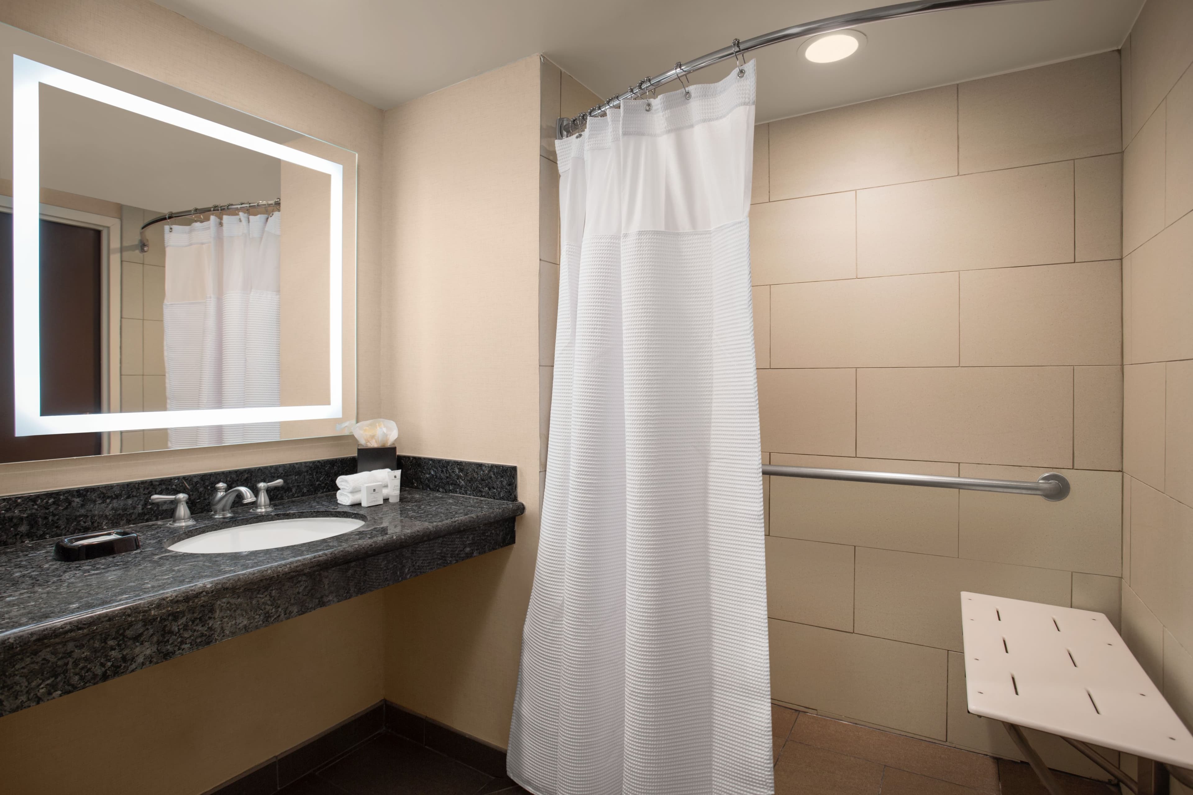 Crowne Plaza Los Angeles Harbor Hotel — 9