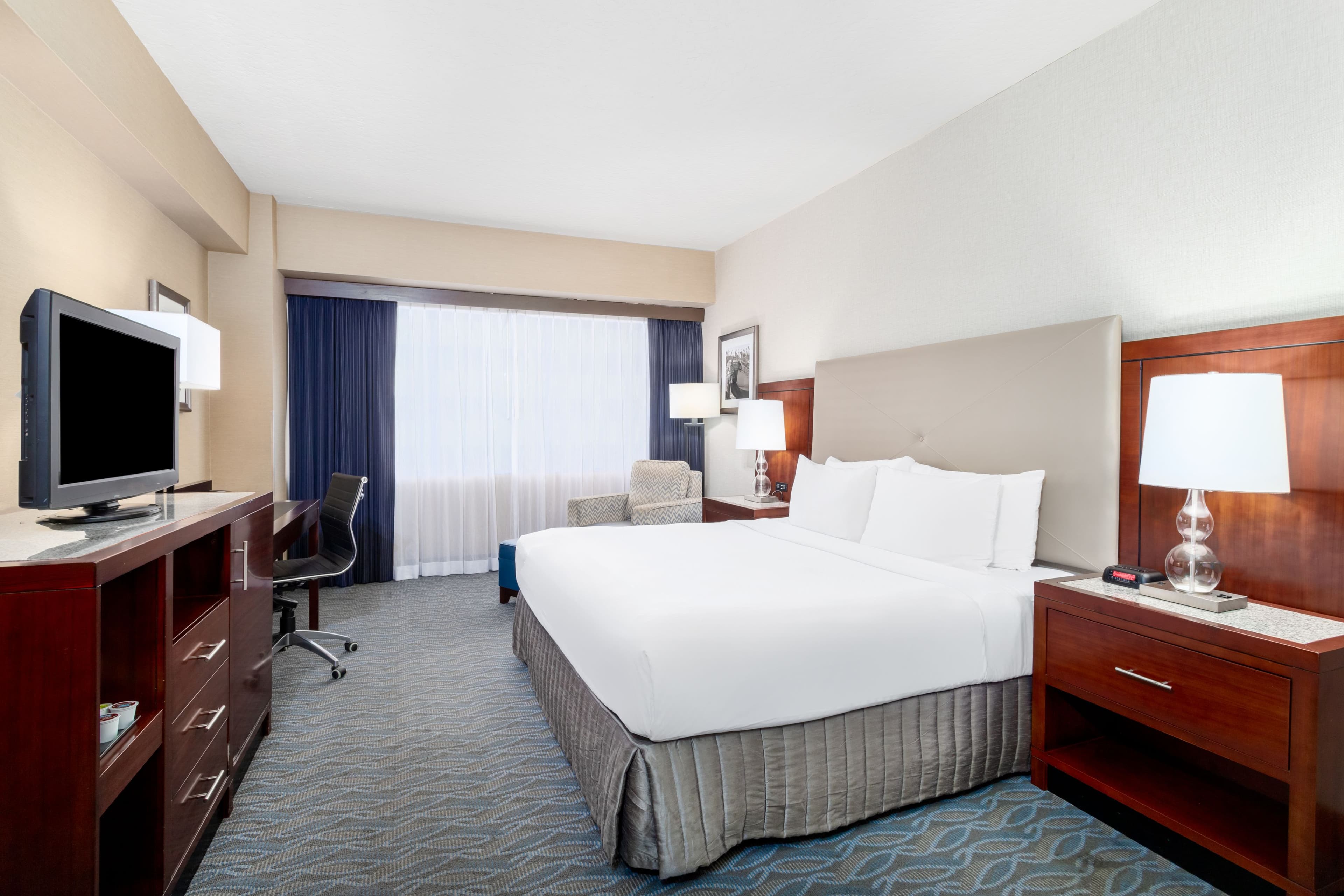 Crowne Plaza Los Angeles Harbor Hotel - Image 5