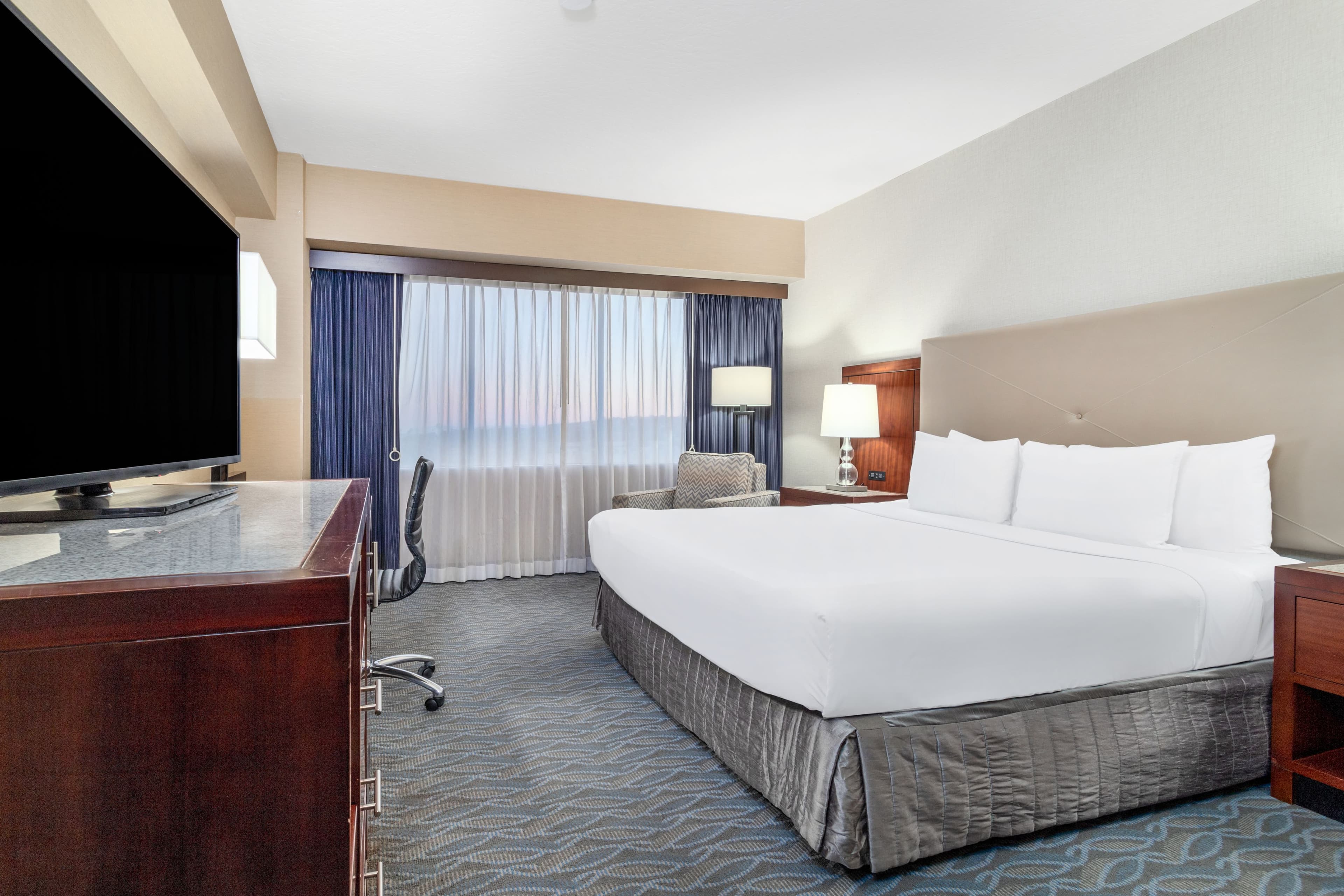 Crowne Plaza Los Angeles Harbor Hotel — 12