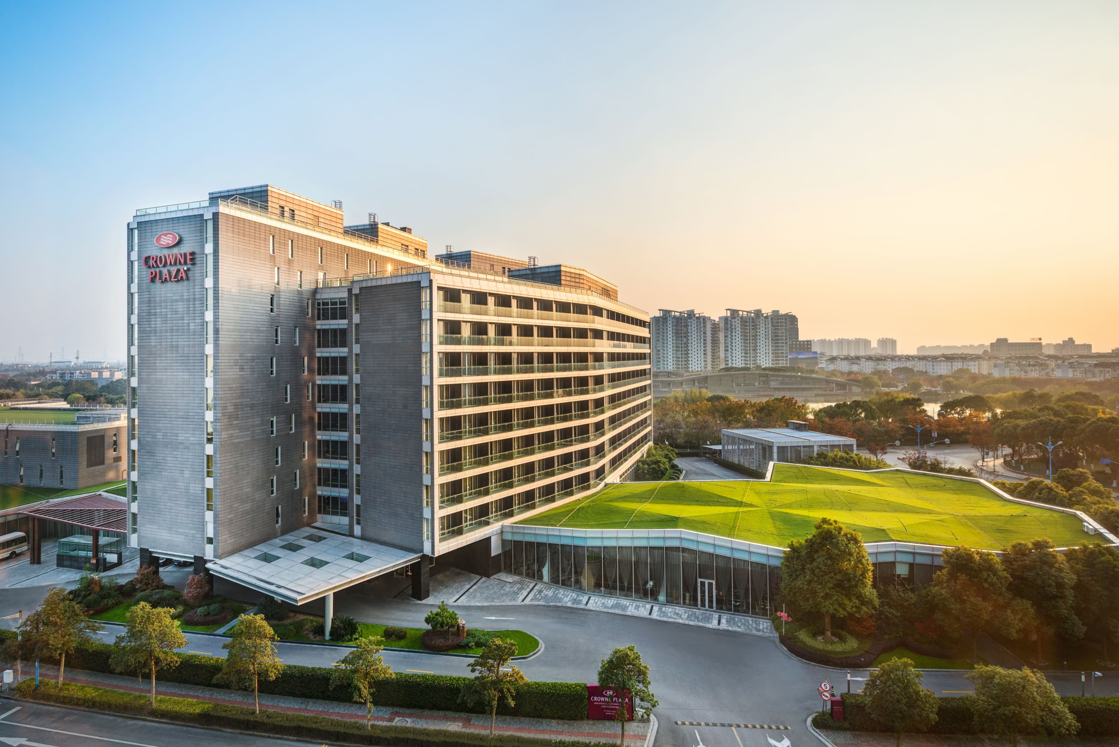 Crowne Plaza Shanghai Xiayang Lake - Image 1